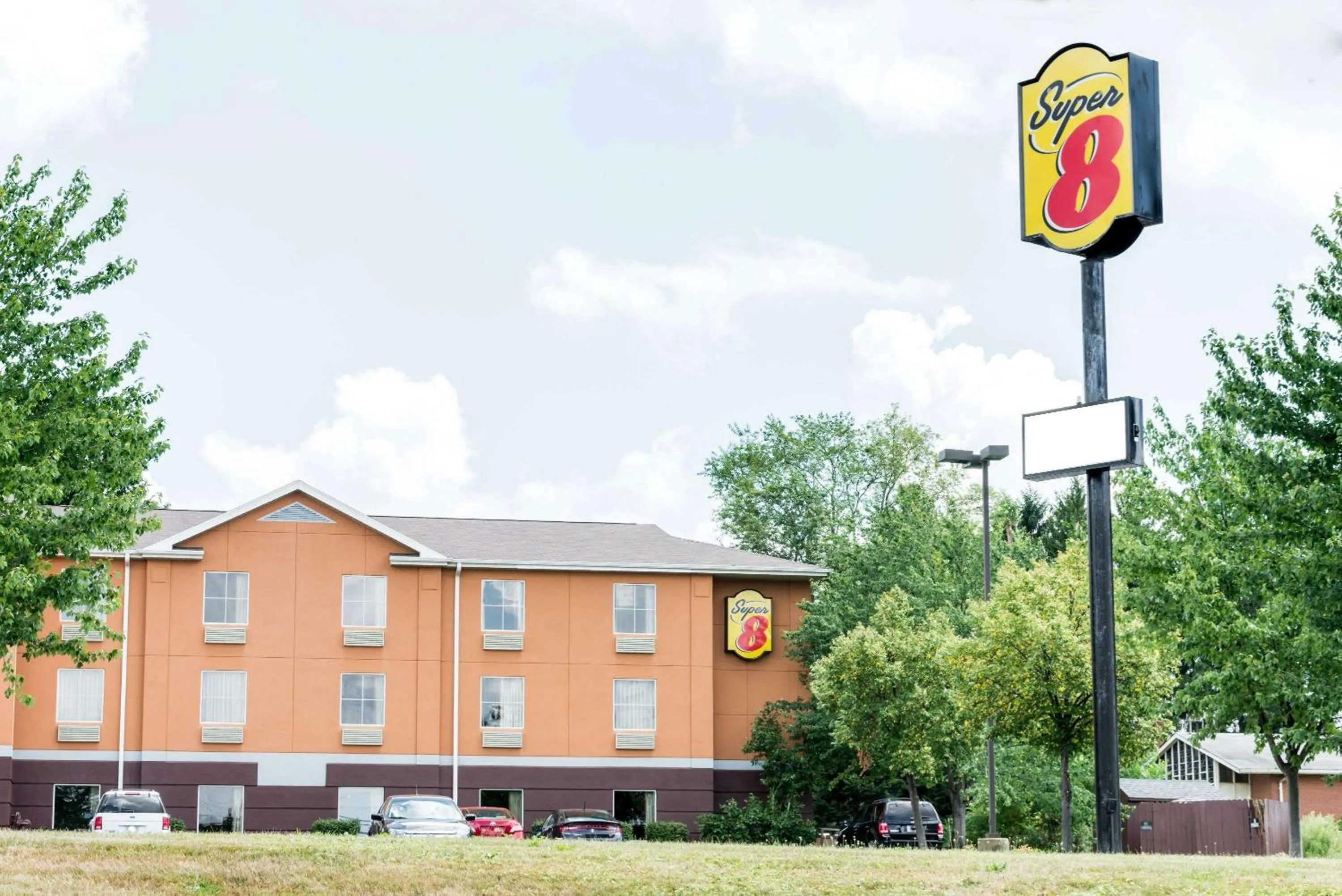Property building in Super 8 by Wyndham Mars/Cranberry/Pittsburgh Area