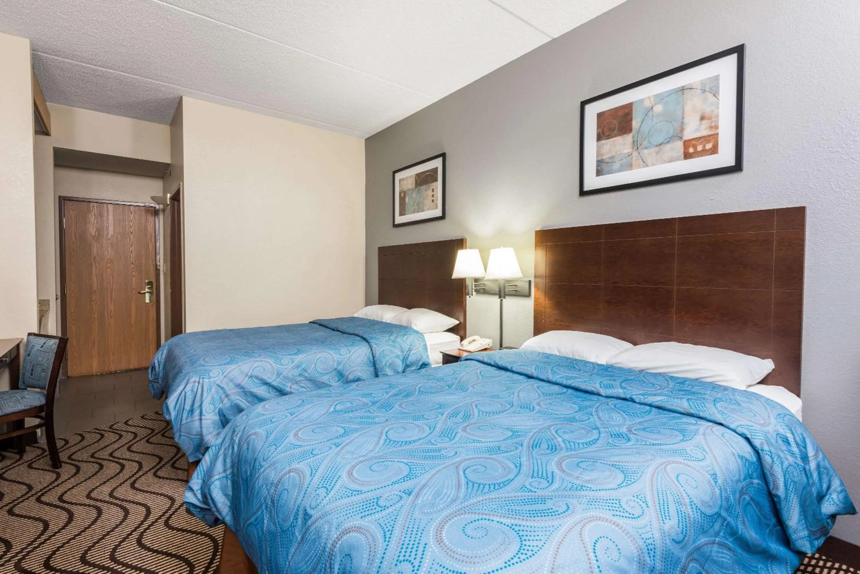 On site, Bed in Super 8 by Wyndham Mars/Cranberry/Pittsburgh Area
