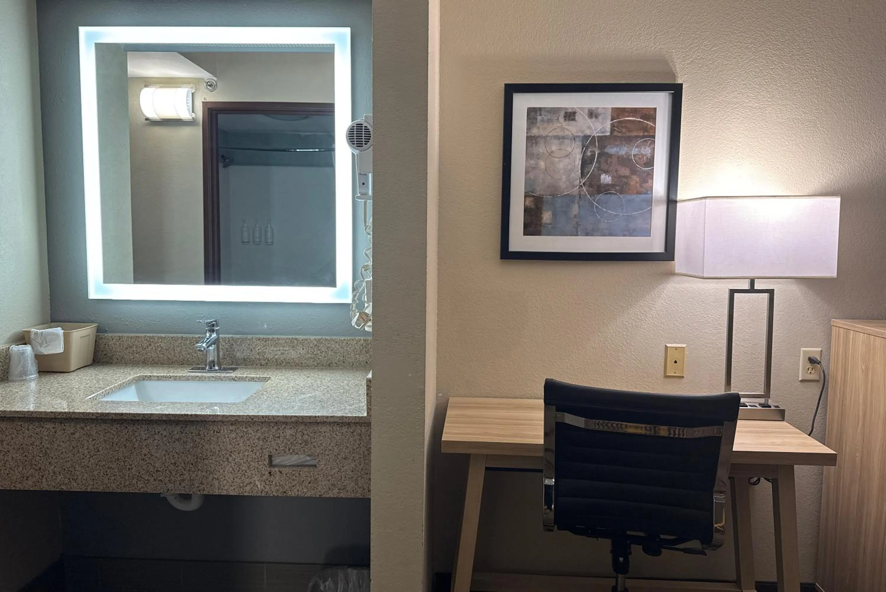 Super 8 by Wyndham Mars/Cranberry/Pittsburgh Area