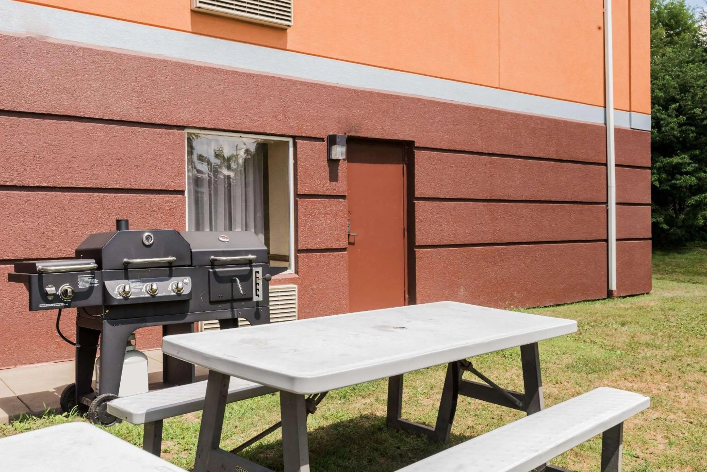 Property building in Super 8 by Wyndham Mars/Cranberry/Pittsburgh Area