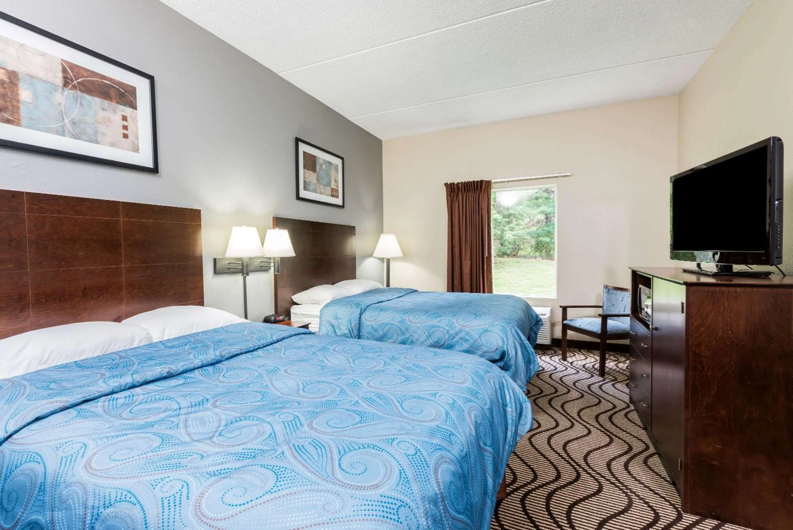 On site, Bed in Super 8 by Wyndham Mars/Cranberry/Pittsburgh Area