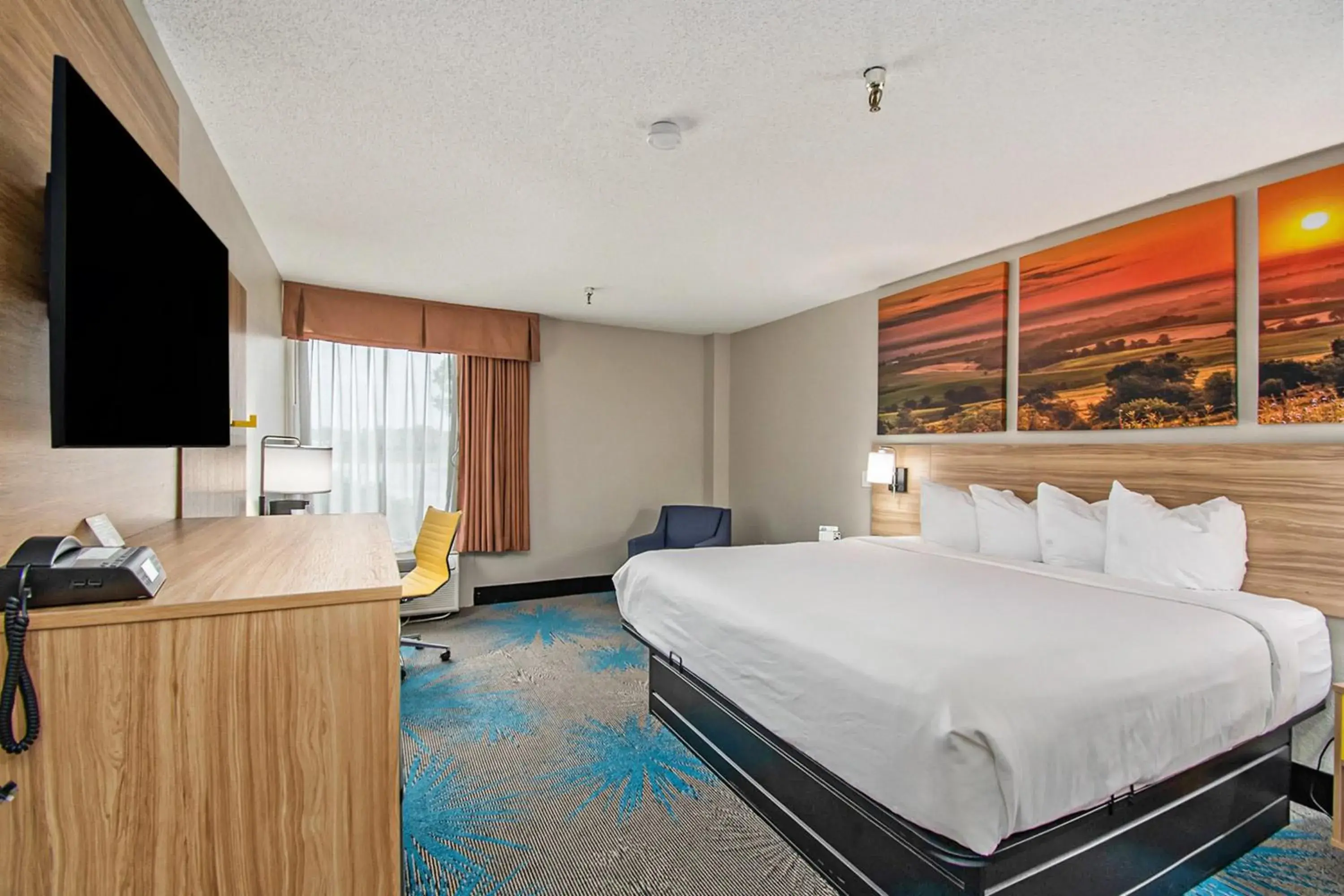 1 King Bed, Mobility Accessible Room, Bathtub w/ Grab Bars, Non-Smoking in Days Inn & Suites by Wyndham Mt Pleasant 1 King Bed, Mobility Accessible Room, Bathtub w/ Grab Bars, Non-Smoking in Days Inn & Suites by Wyndham Mt Pleasant