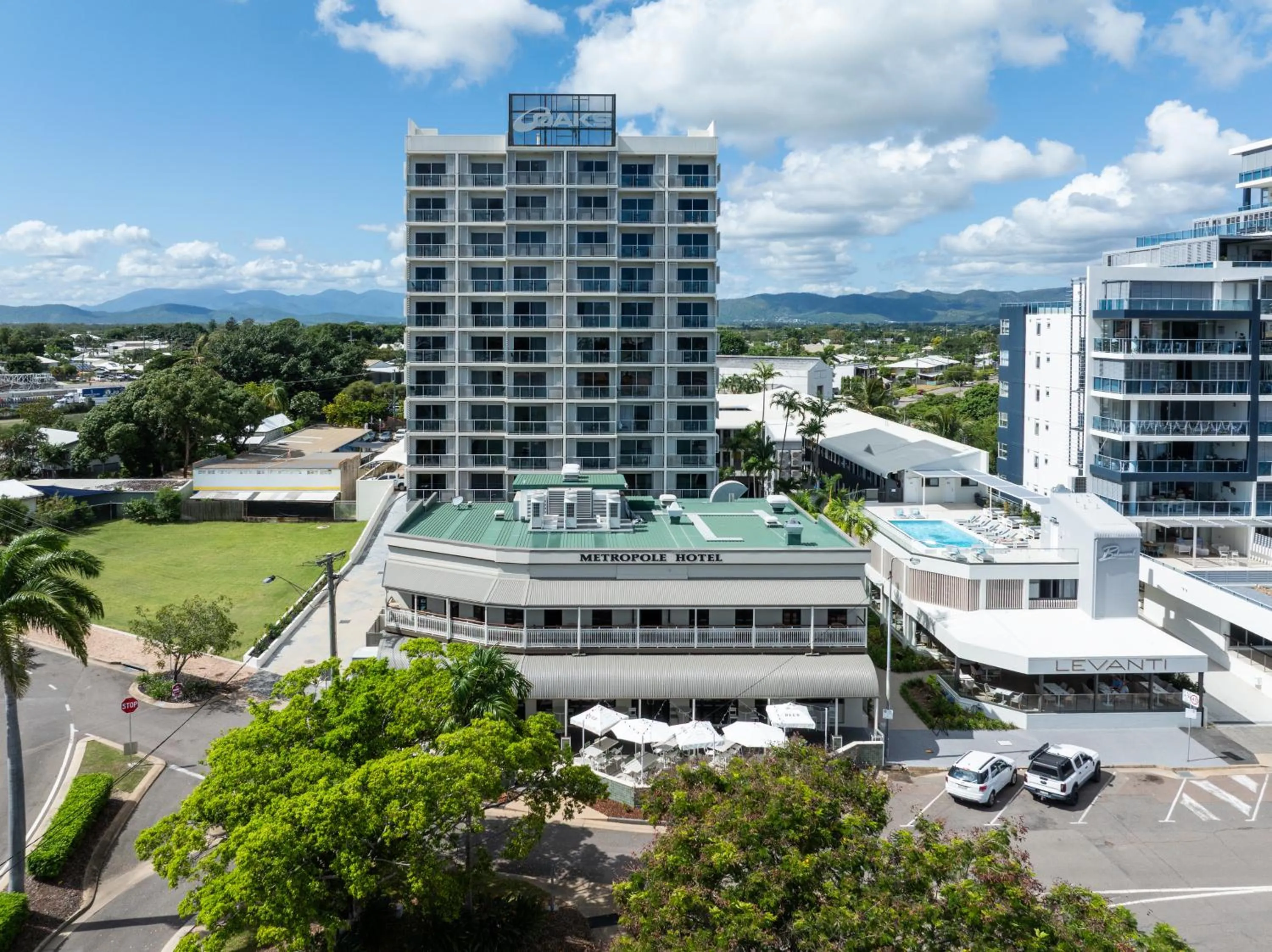 Property building in Oaks Townsville Hotel