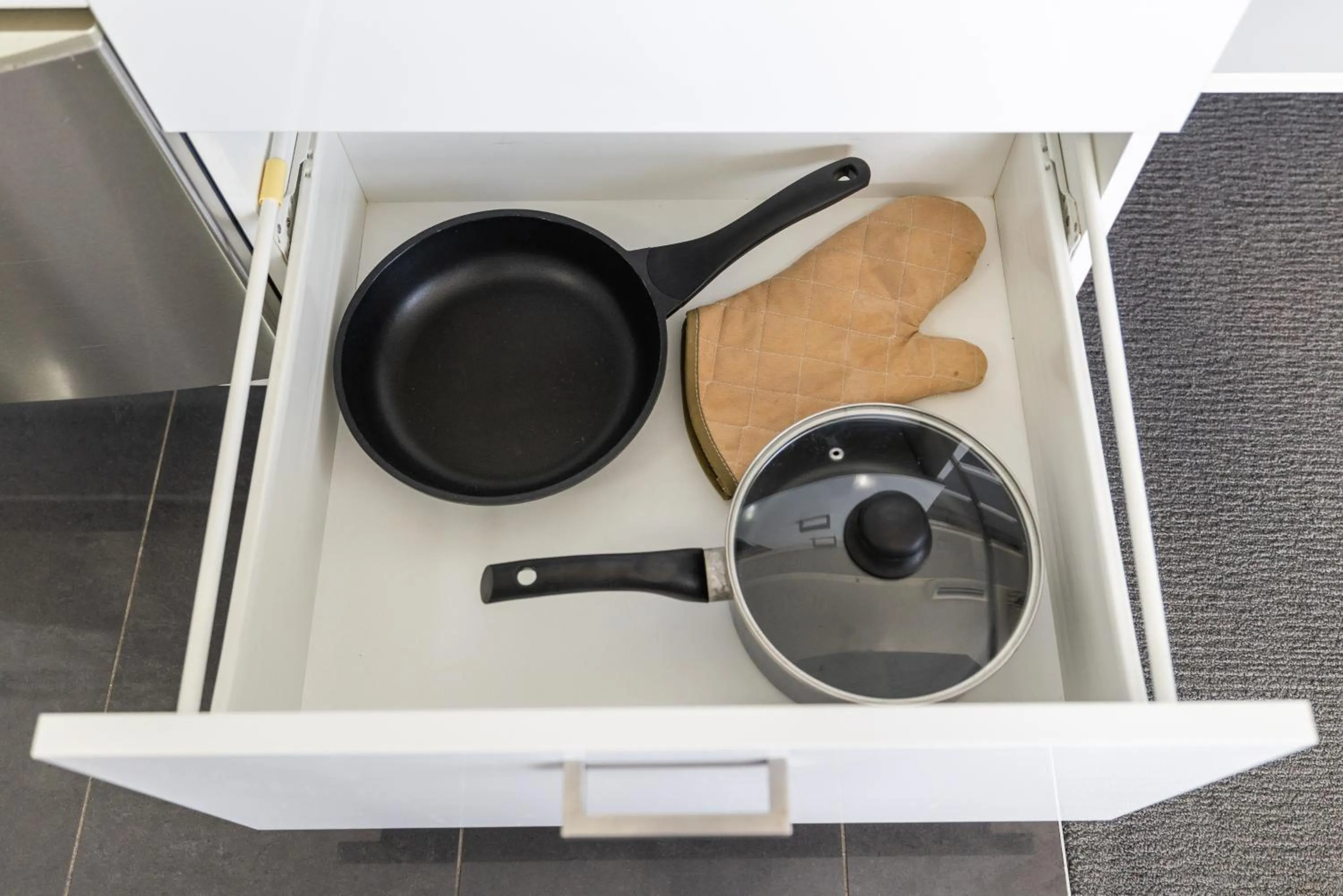 Kitchen or kitchenette in Oaks Townsville Hotel