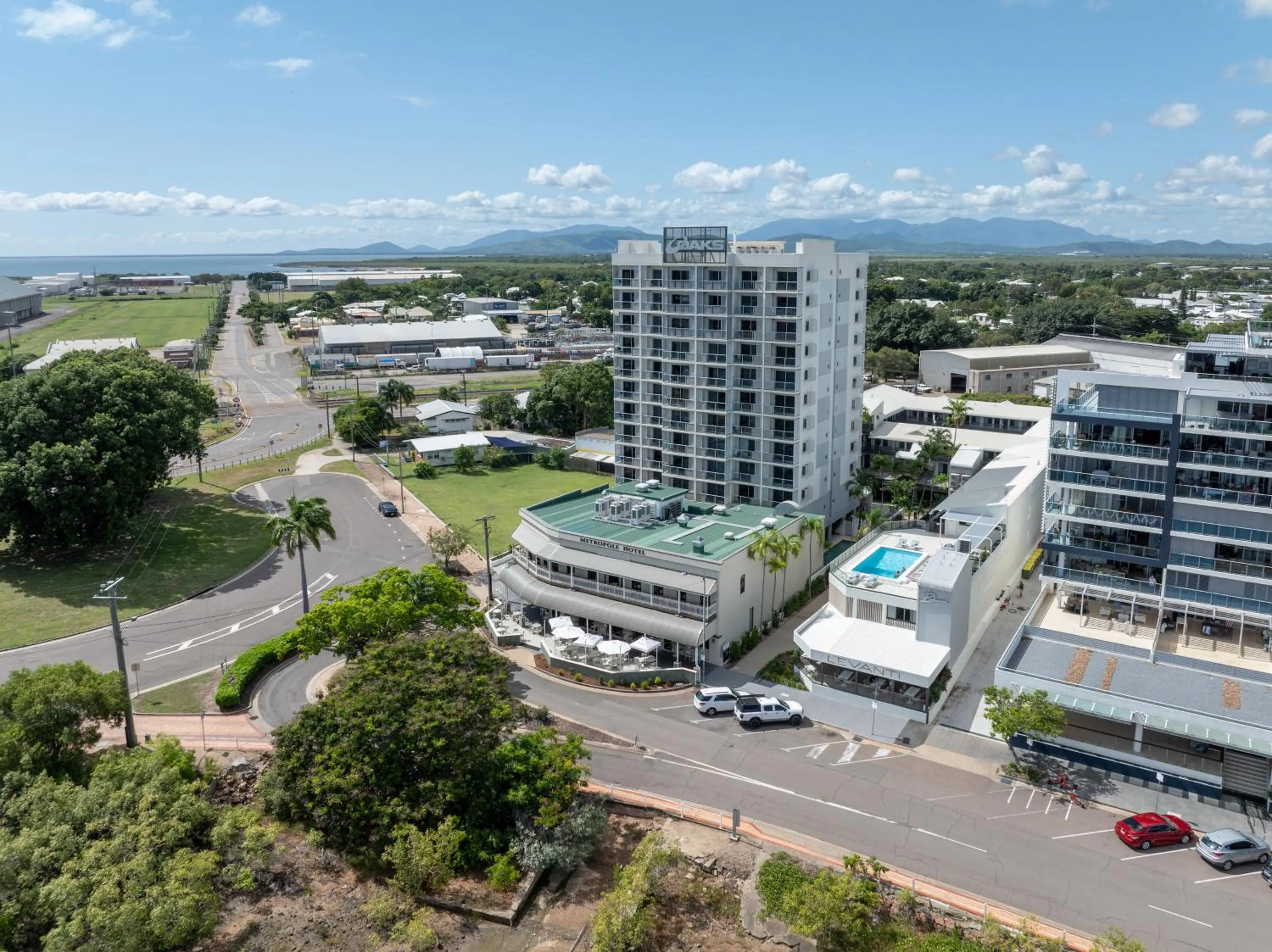 Property building in Oaks Townsville Hotel
