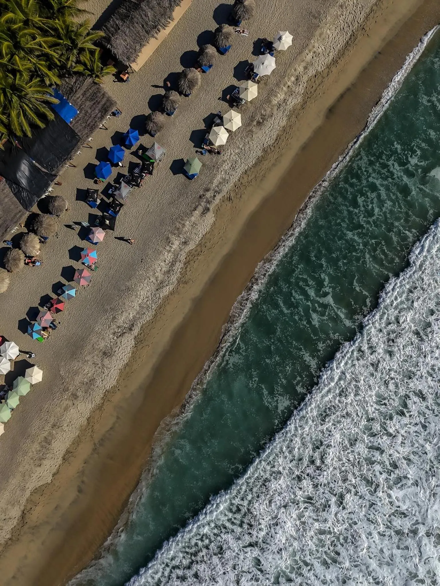 Beach in Nílu Puerto Escondido by Selina