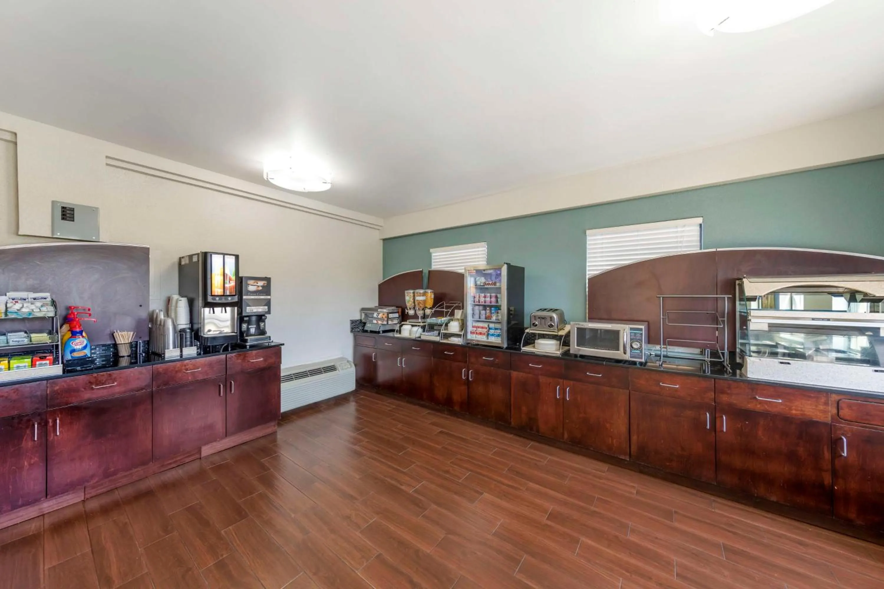 Breakfast in Best Western Athens Inn