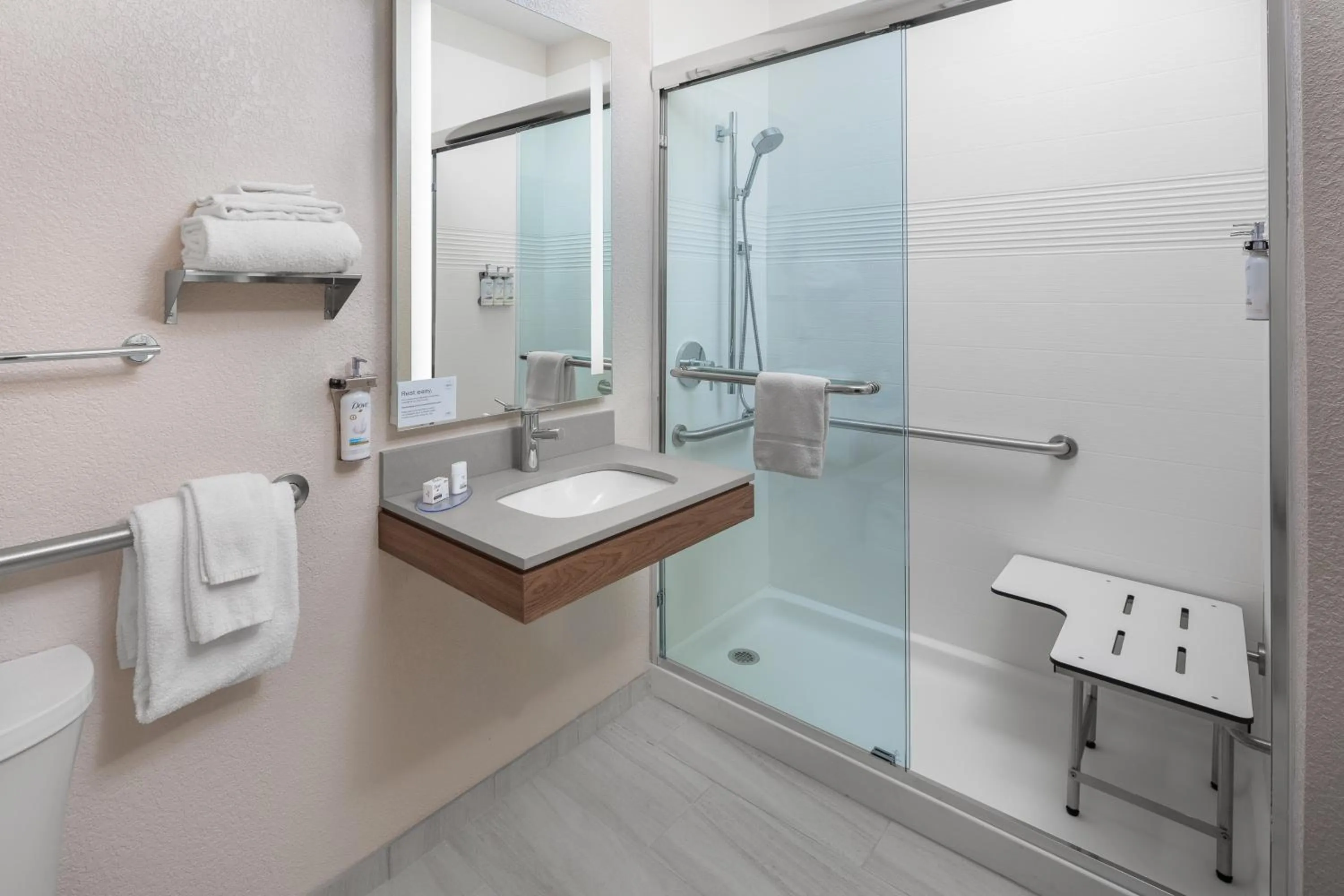 Bathroom in Candlewood Suites St. Robert by IHG