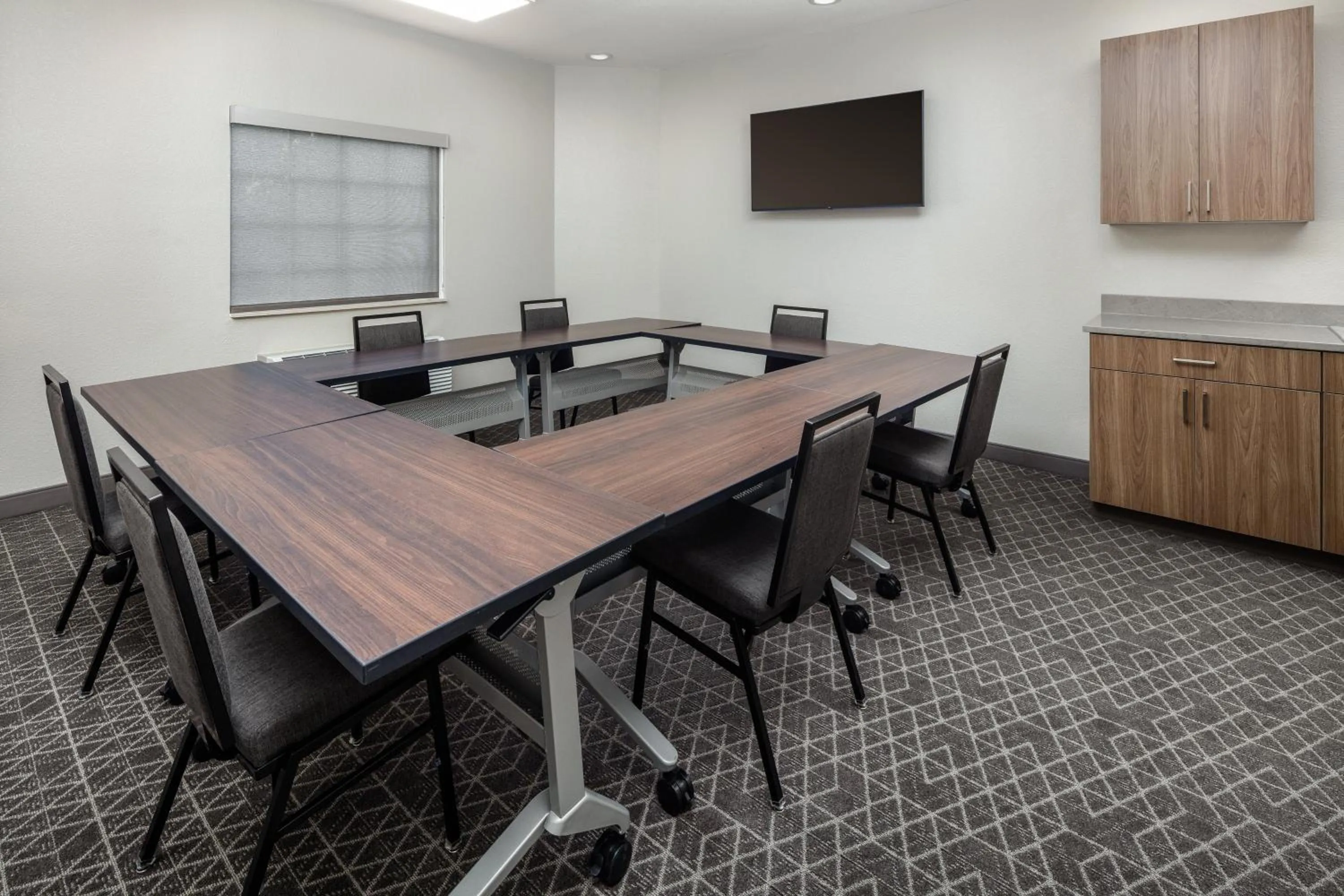 Meeting/conference room in Candlewood Suites St. Robert by IHG