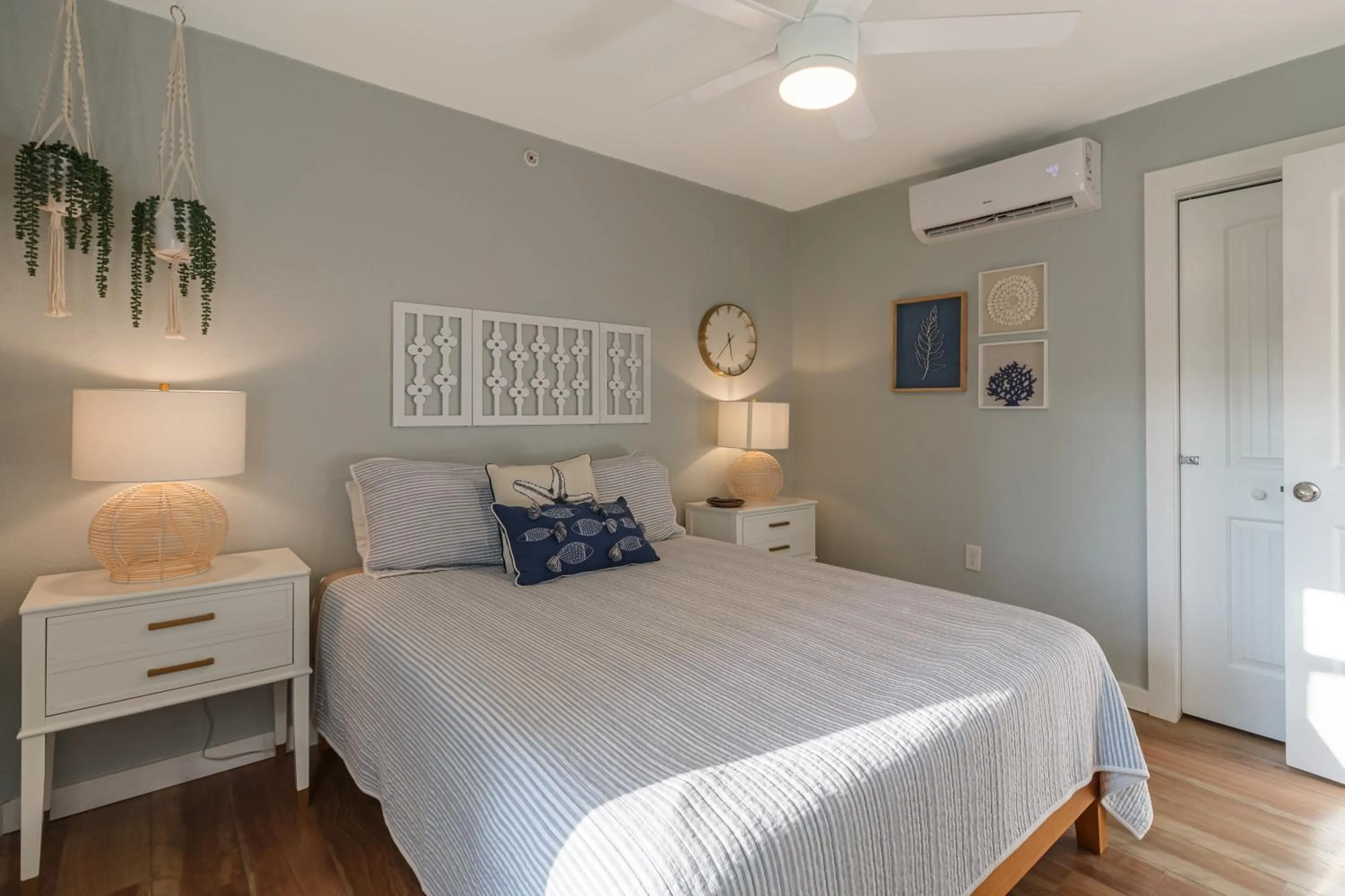 Bed in Executive Keys Condominiums on the Beach