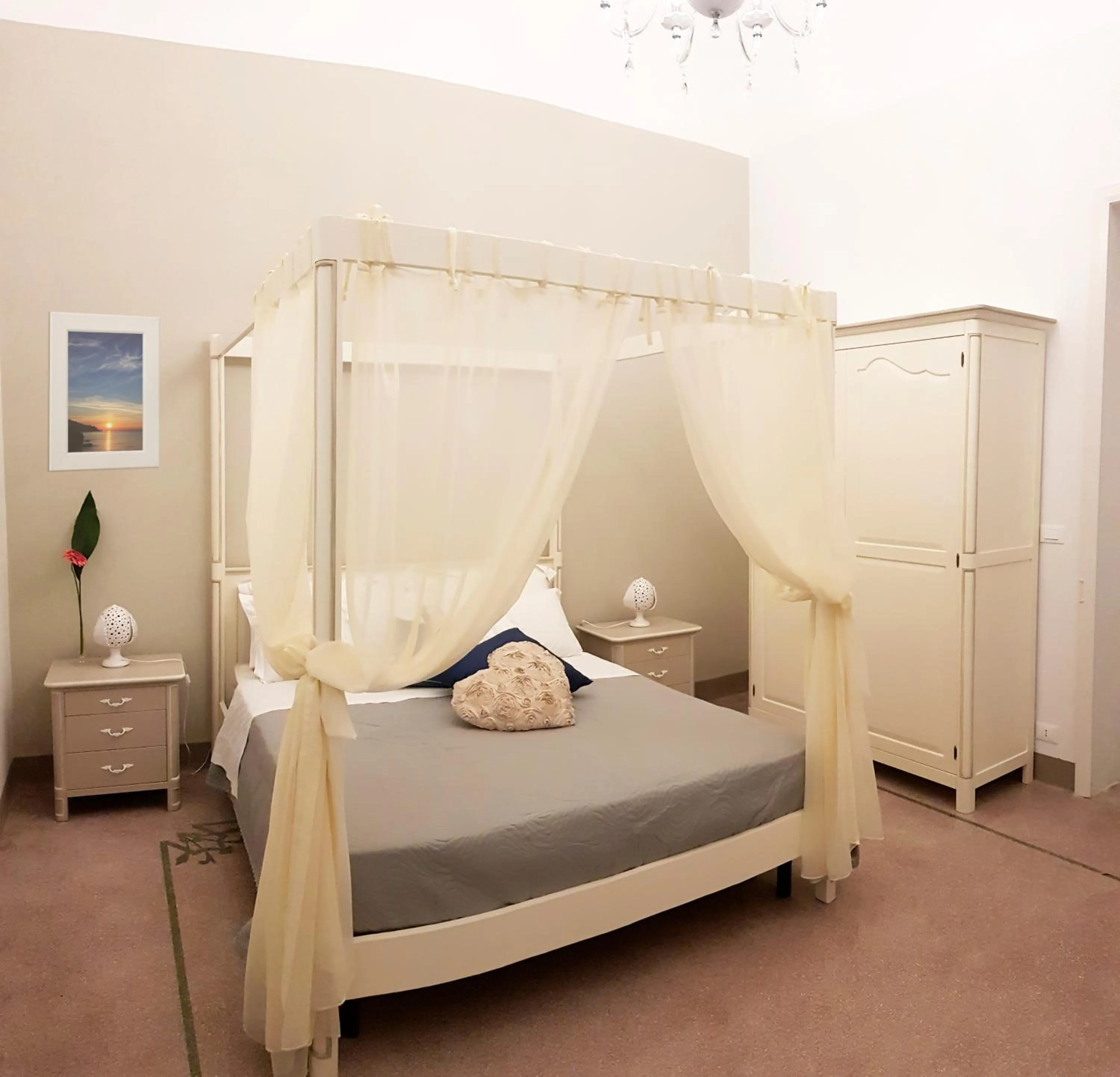 Shower, Bed in Villa Cesarea Dimora di Charme