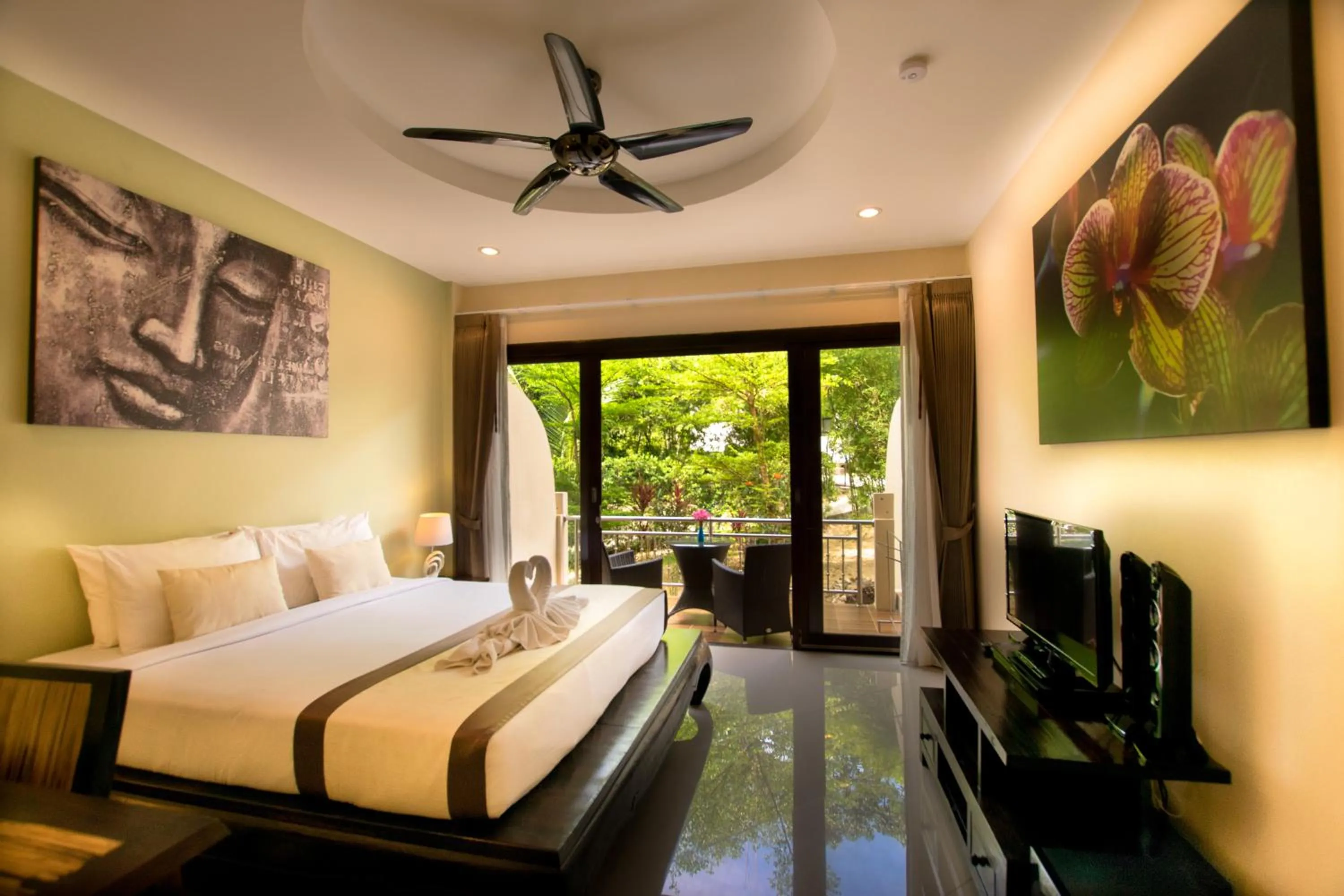 Photo of the whole room, Bed in Sunset Hill Boutique Resort Koh Phangan