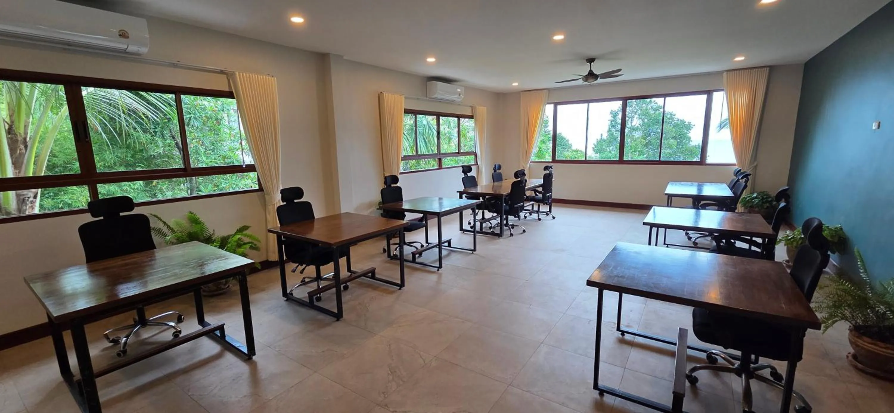 Business facilities in Sunset Hill Boutique Resort Koh Phangan