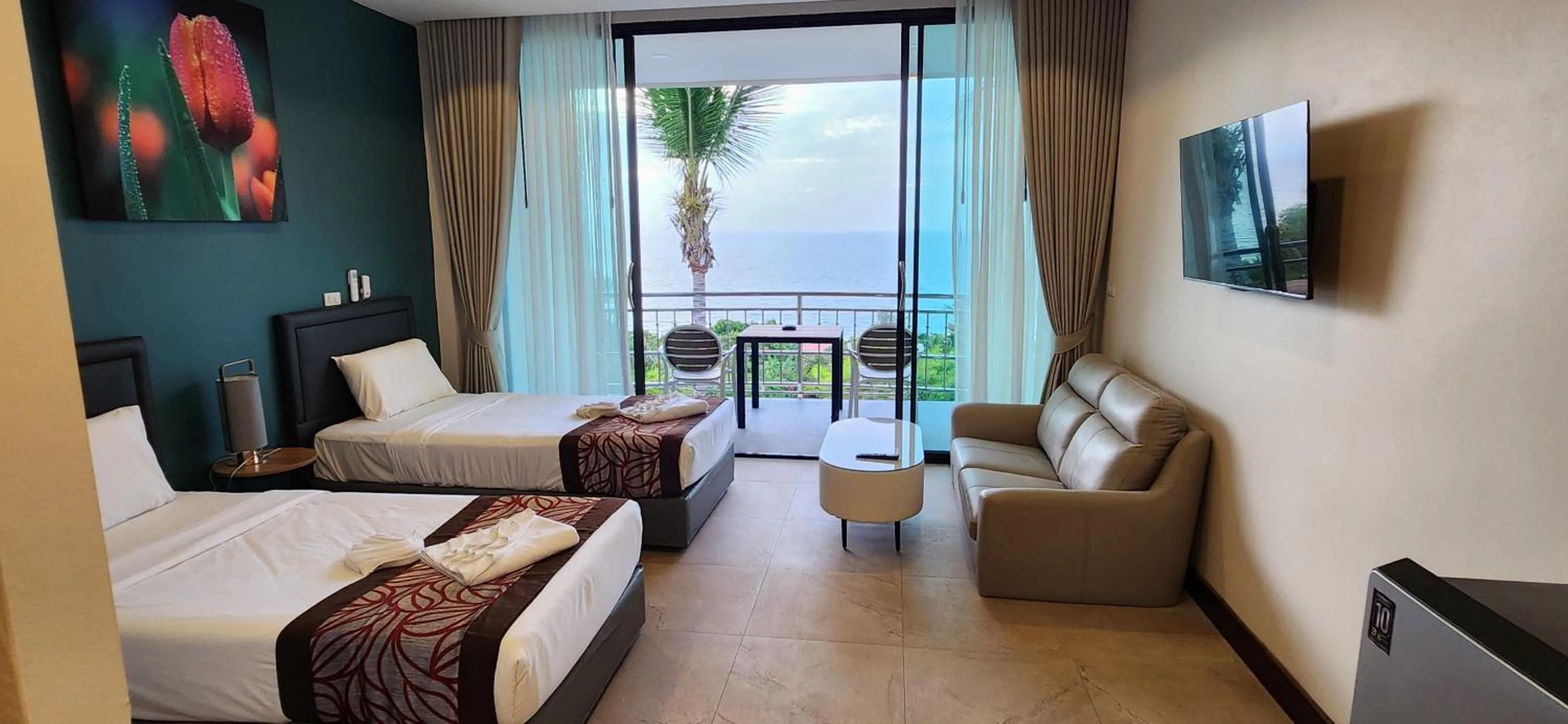 Photo of the whole room, Bed in Sunset Hill Boutique Resort Koh Phangan