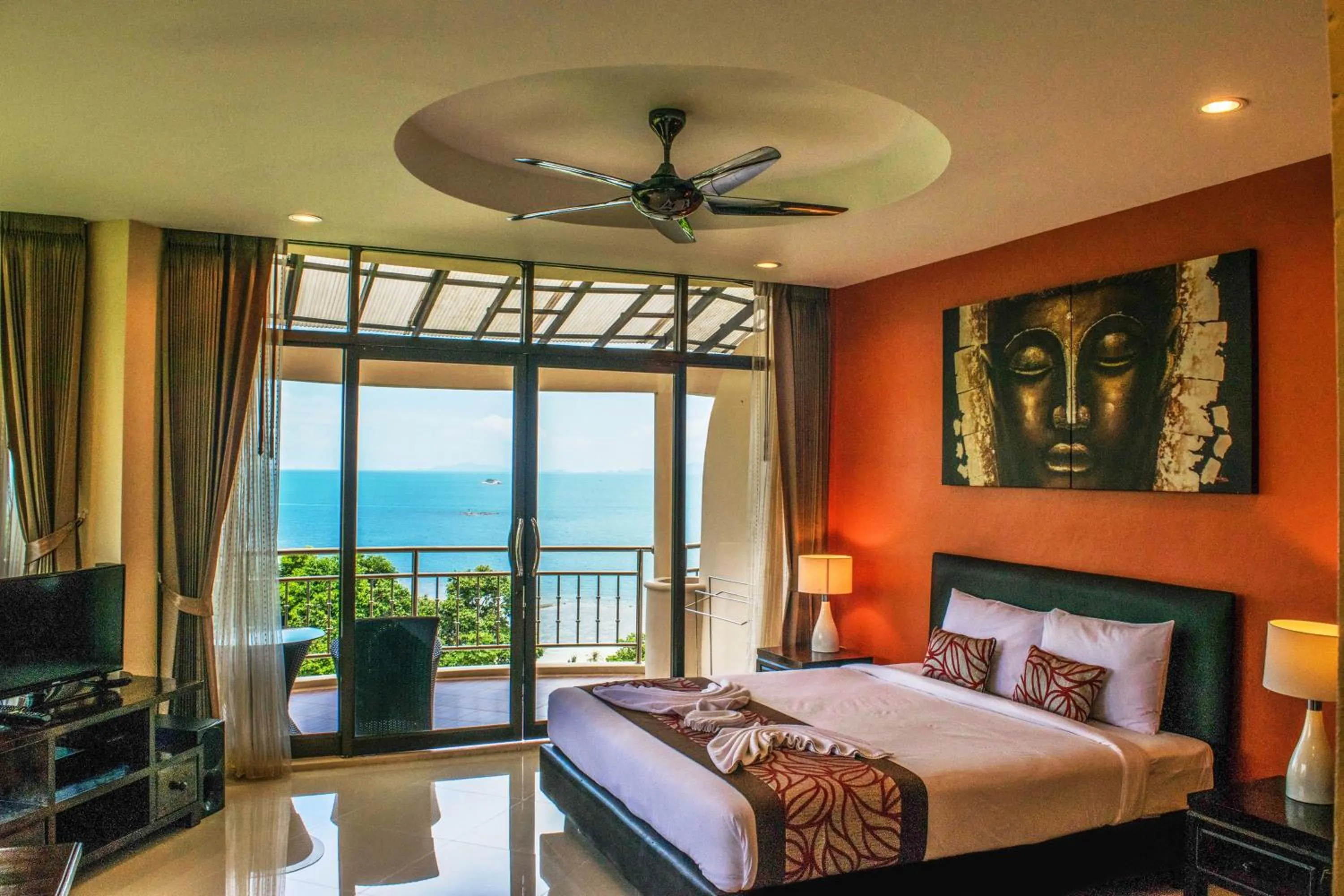 Photo of the whole room, Bed in Sunset Hill Boutique Resort Koh Phangan