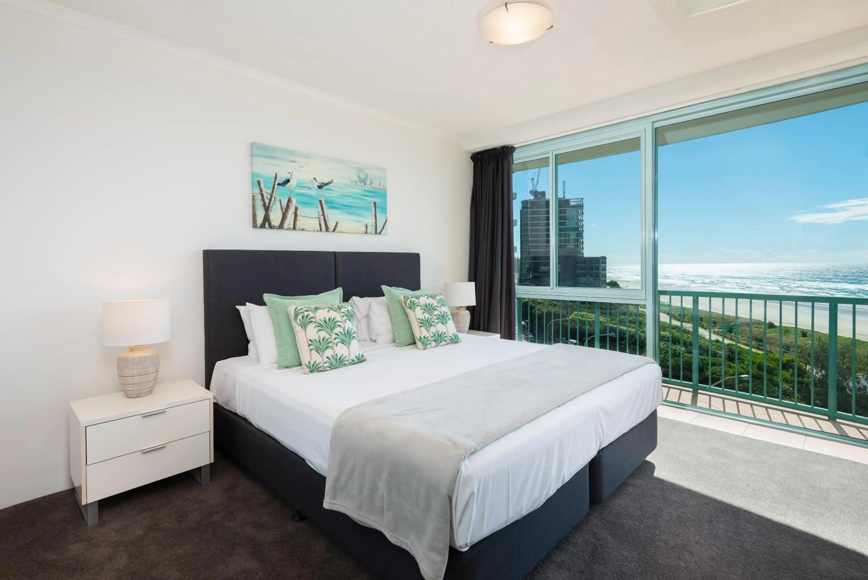 Bedroom, Bed in The Waterford on Main Beach