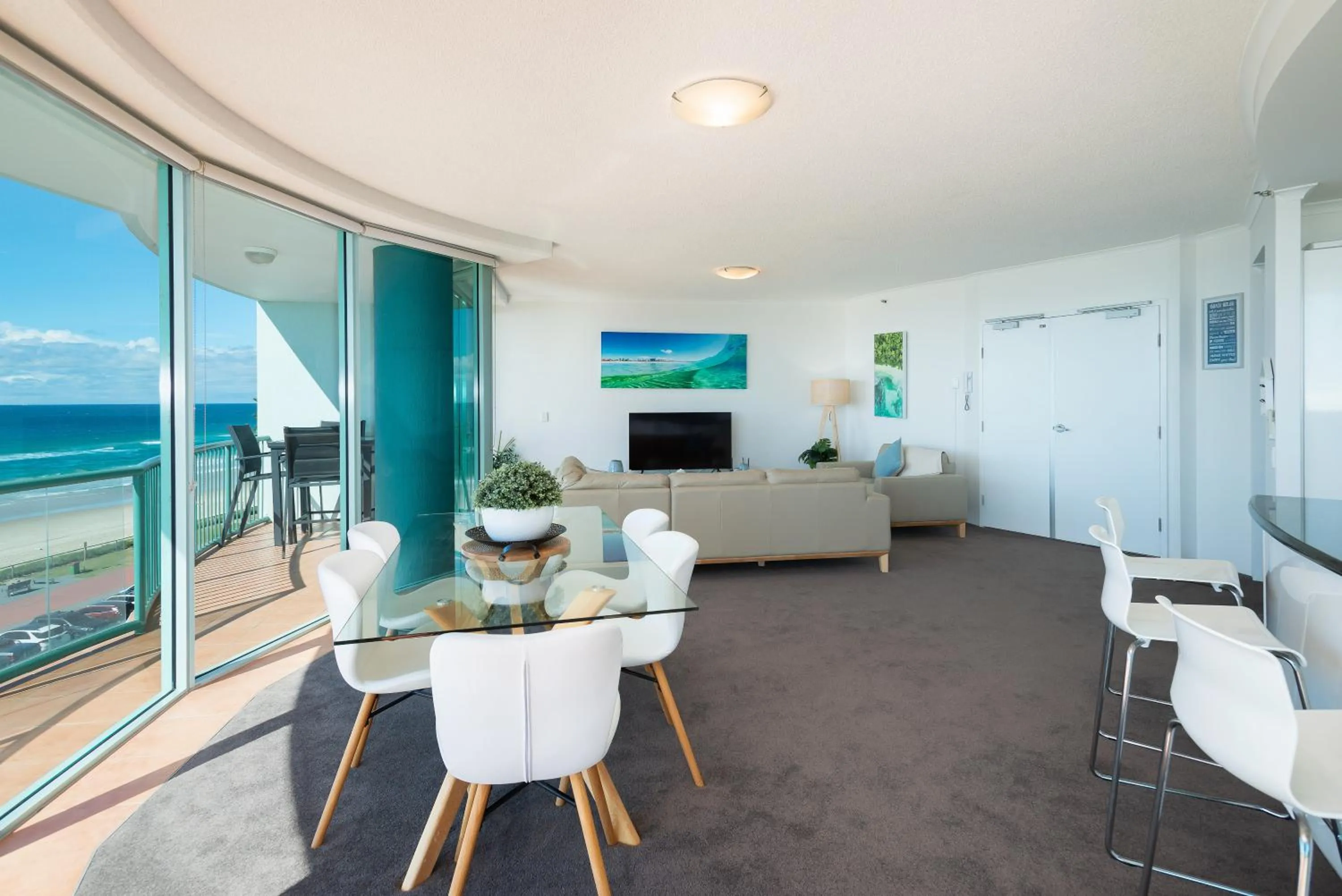 Dinner in The Waterford on Main Beach