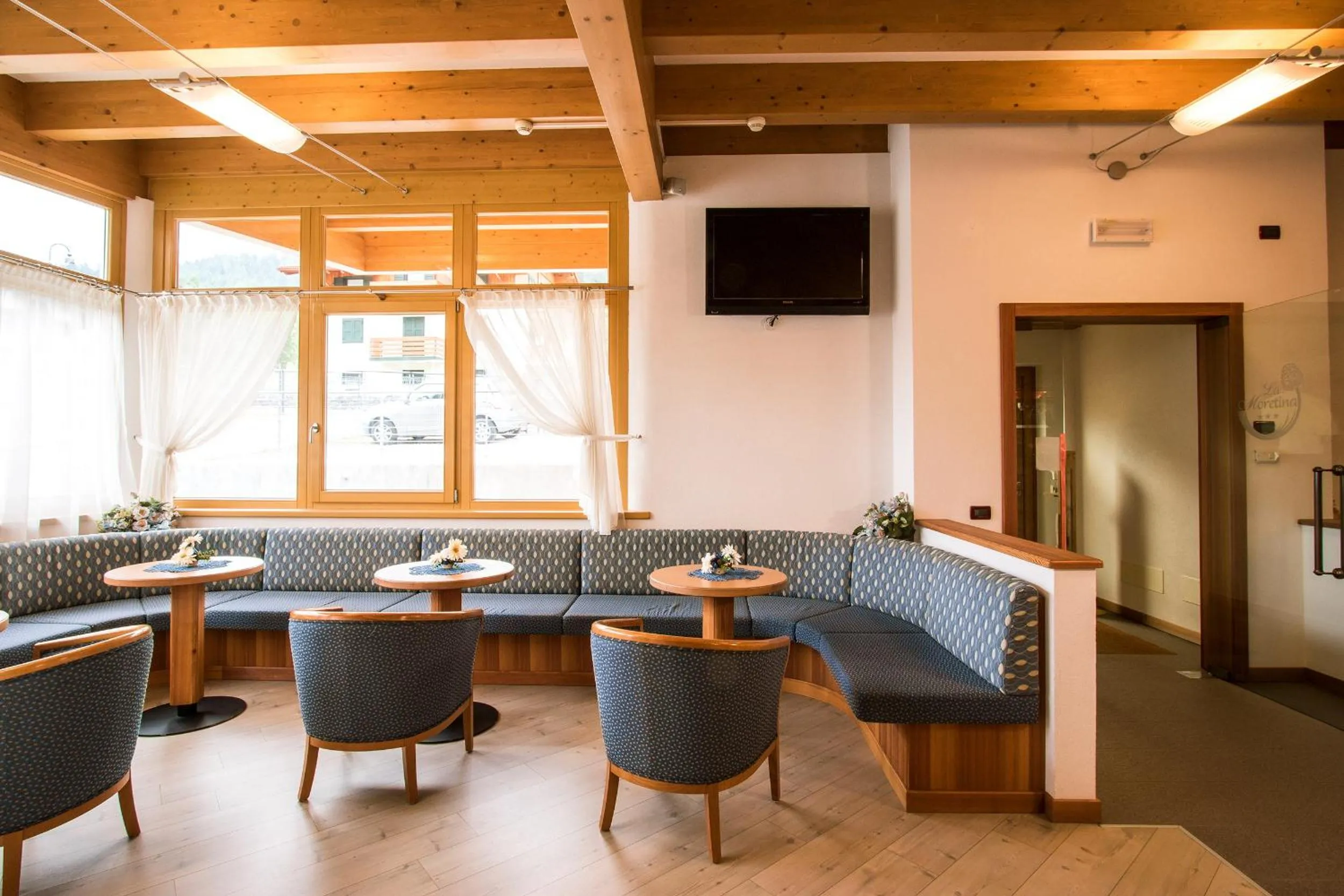 Communal lounge/ TV room in Residence La Moretina