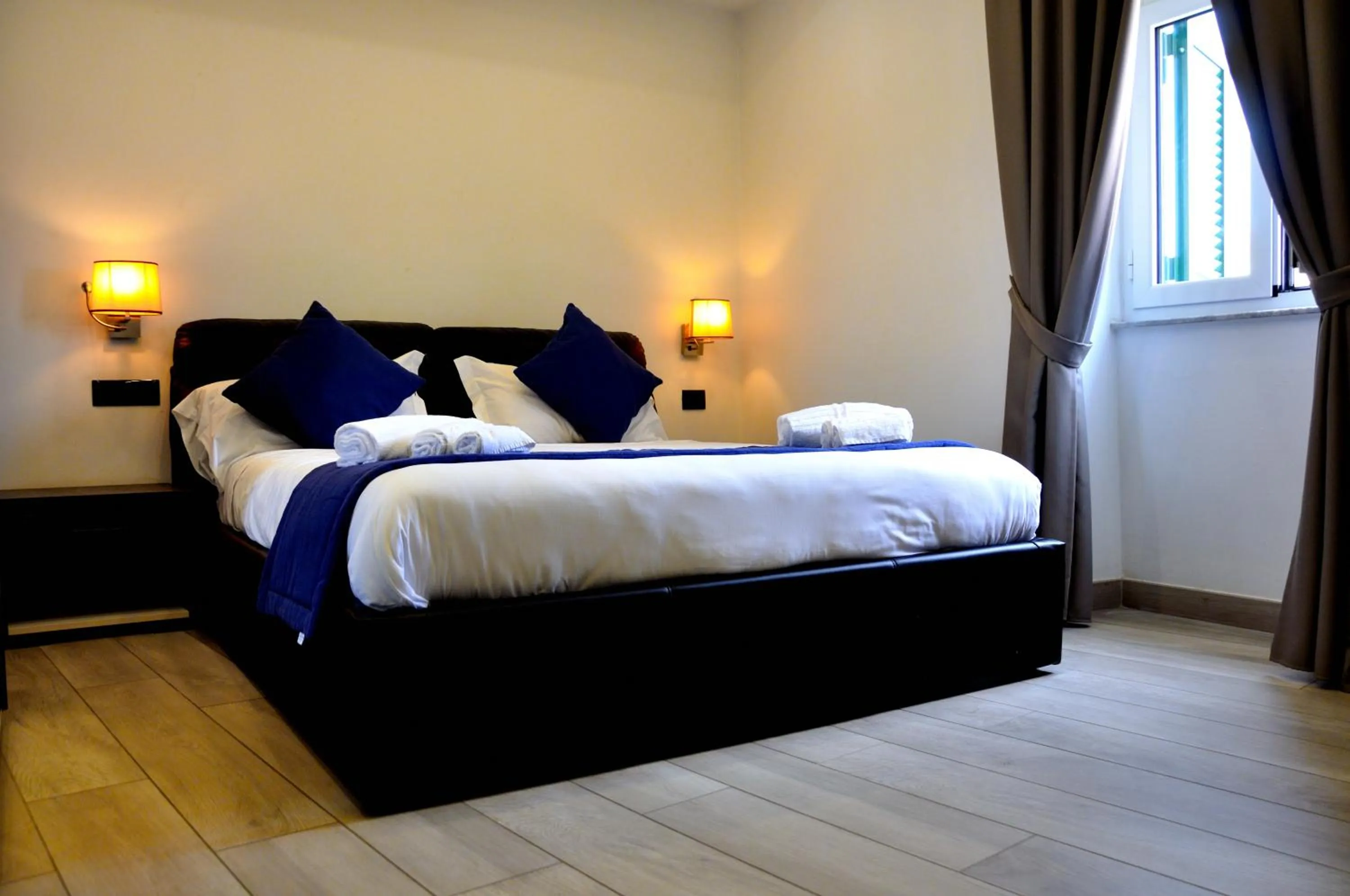 Photo of the whole room, Bed in Palazzo Settembrini 49