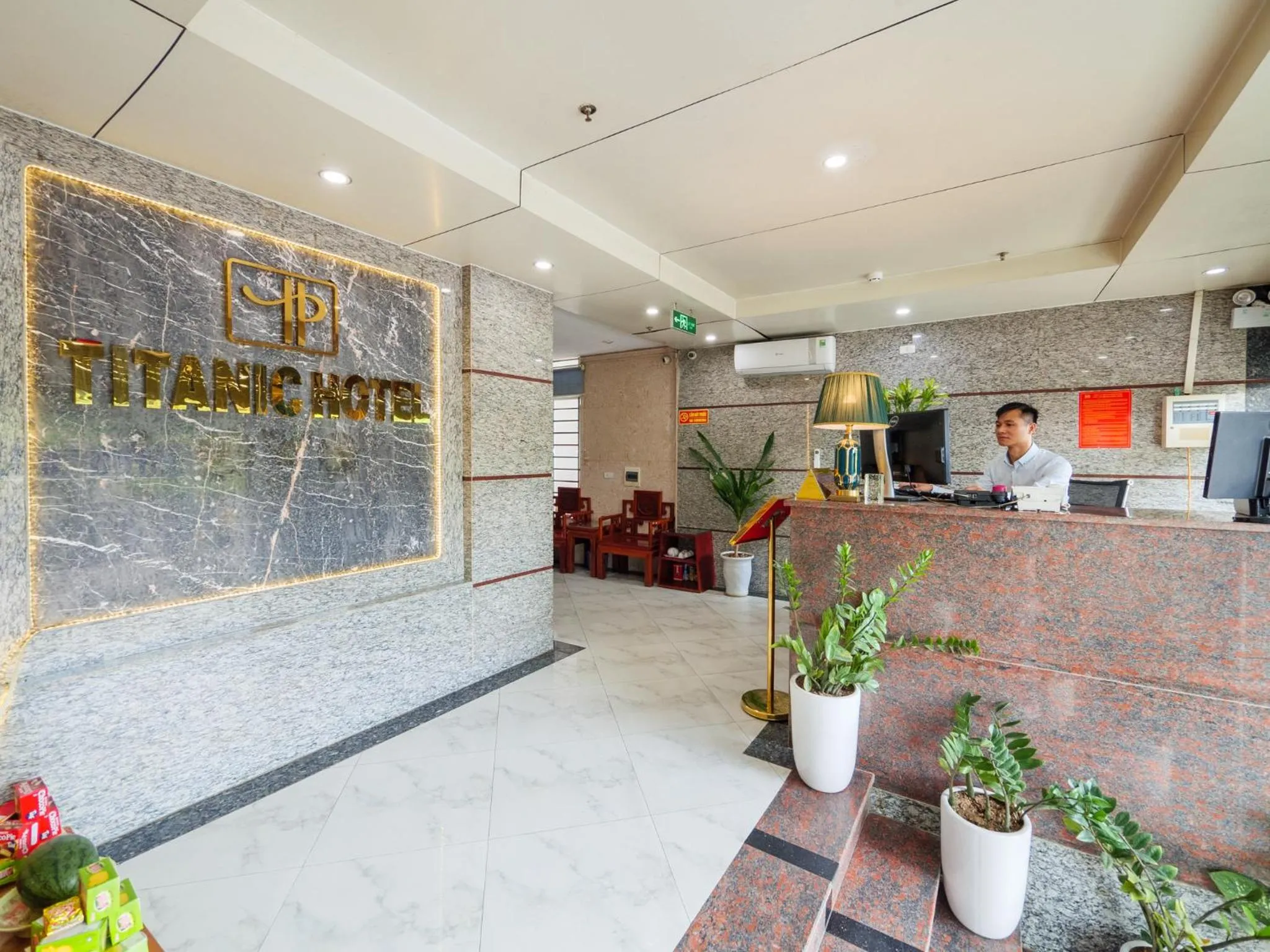 Lobby or reception in TITANIC HOTEL