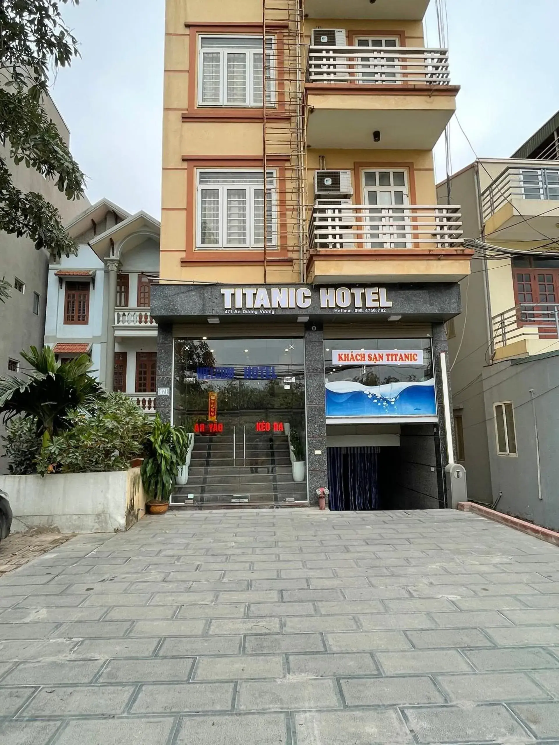 TITANIC HOTEL TITANIC HOTEL