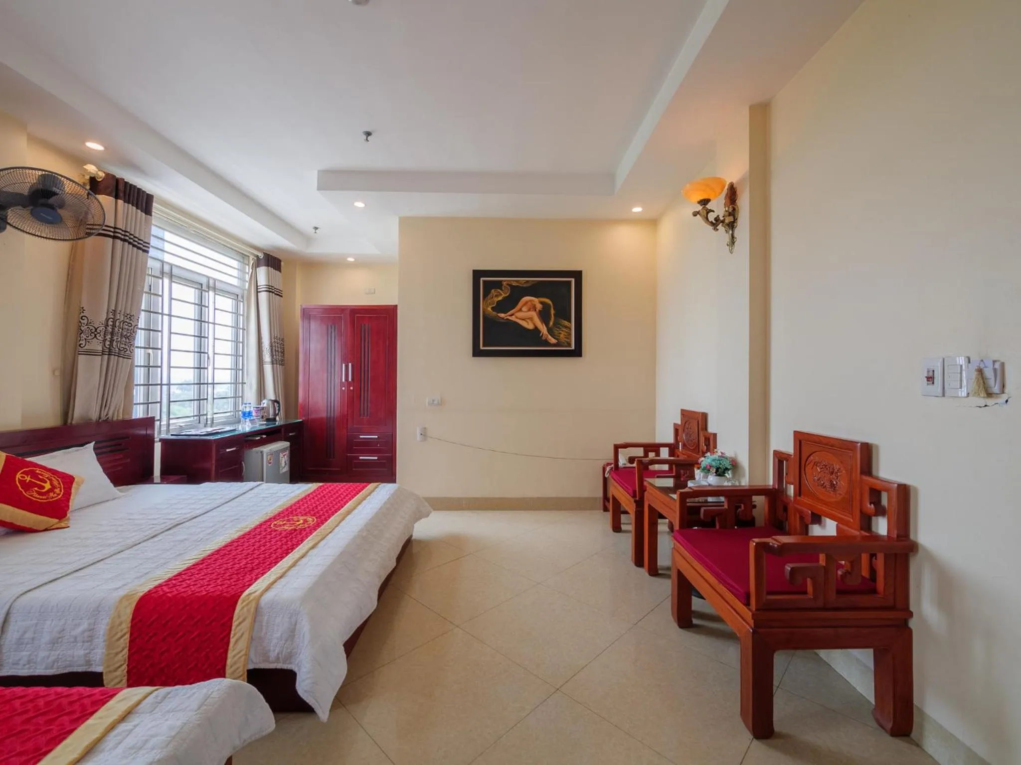 Photo of the whole room, Bed in TITANIC HOTEL