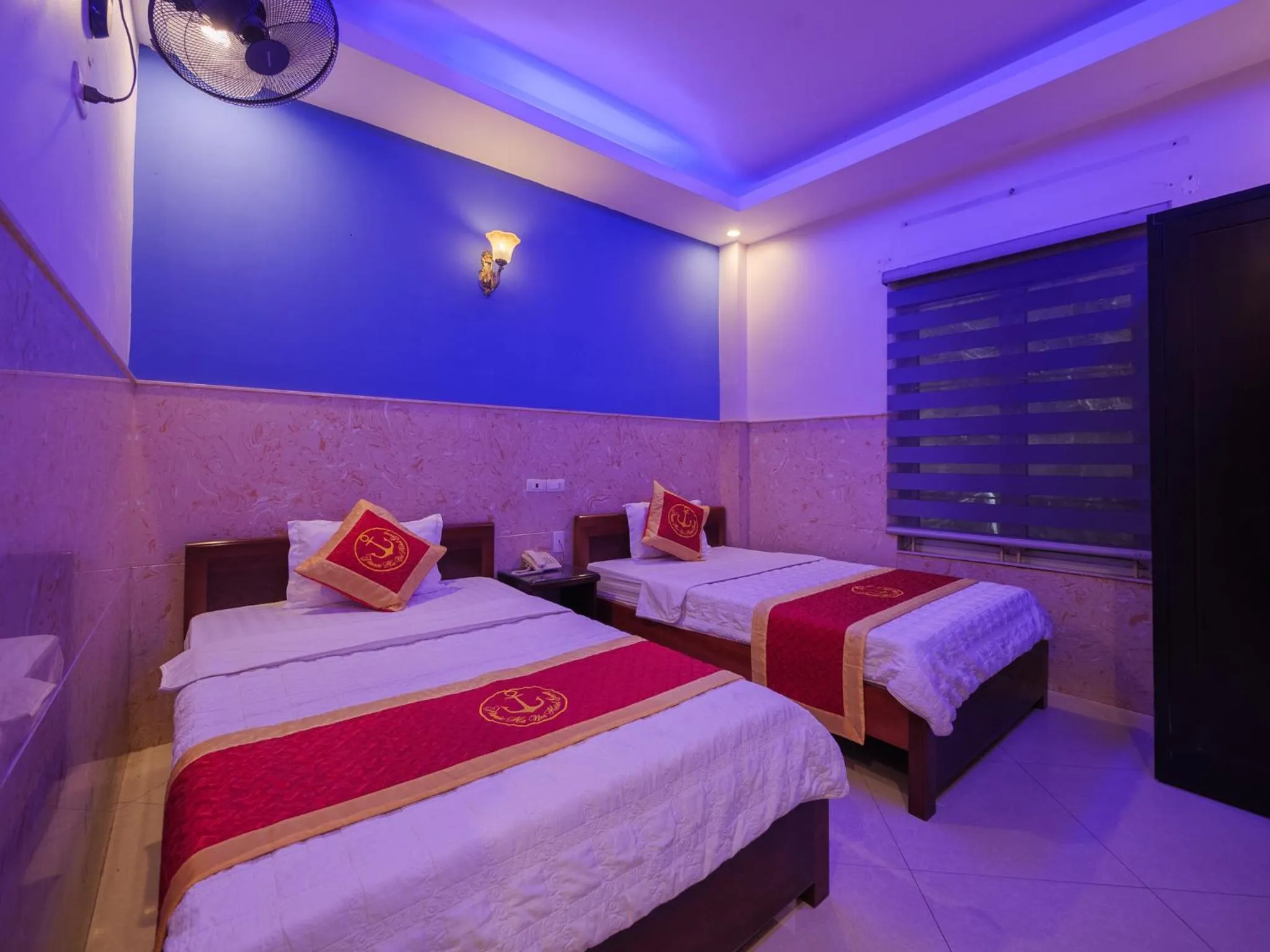 Photo of the whole room, Bed in TITANIC HOTEL