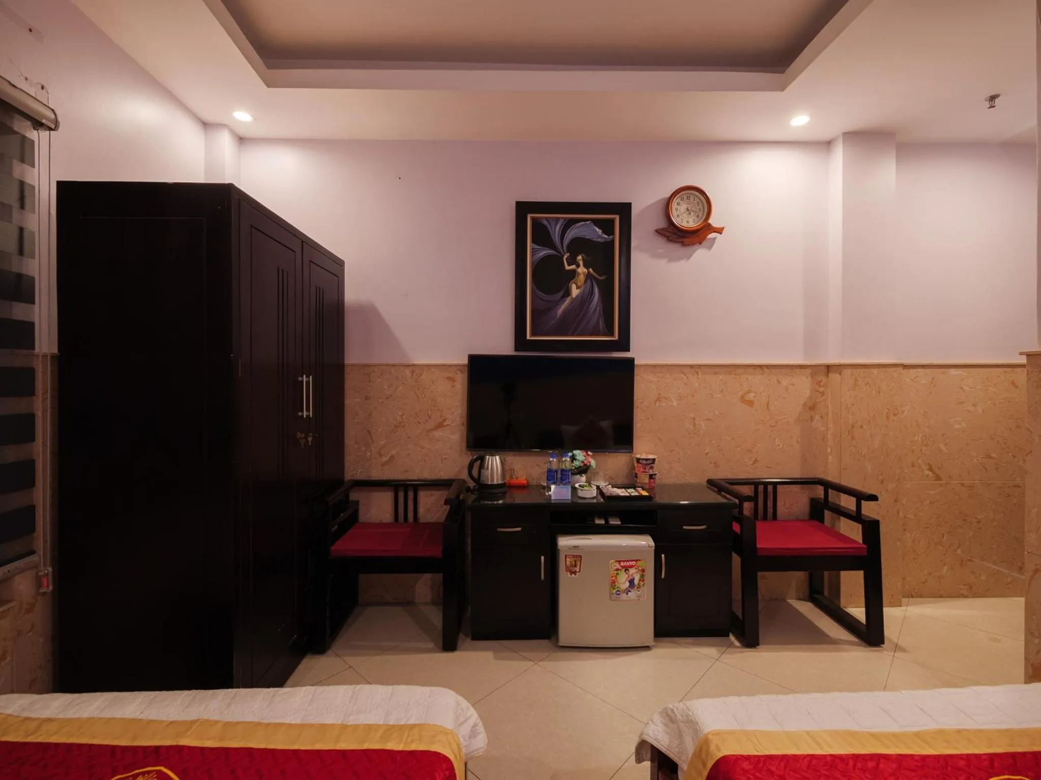 Seating area, Bed in TITANIC HOTEL