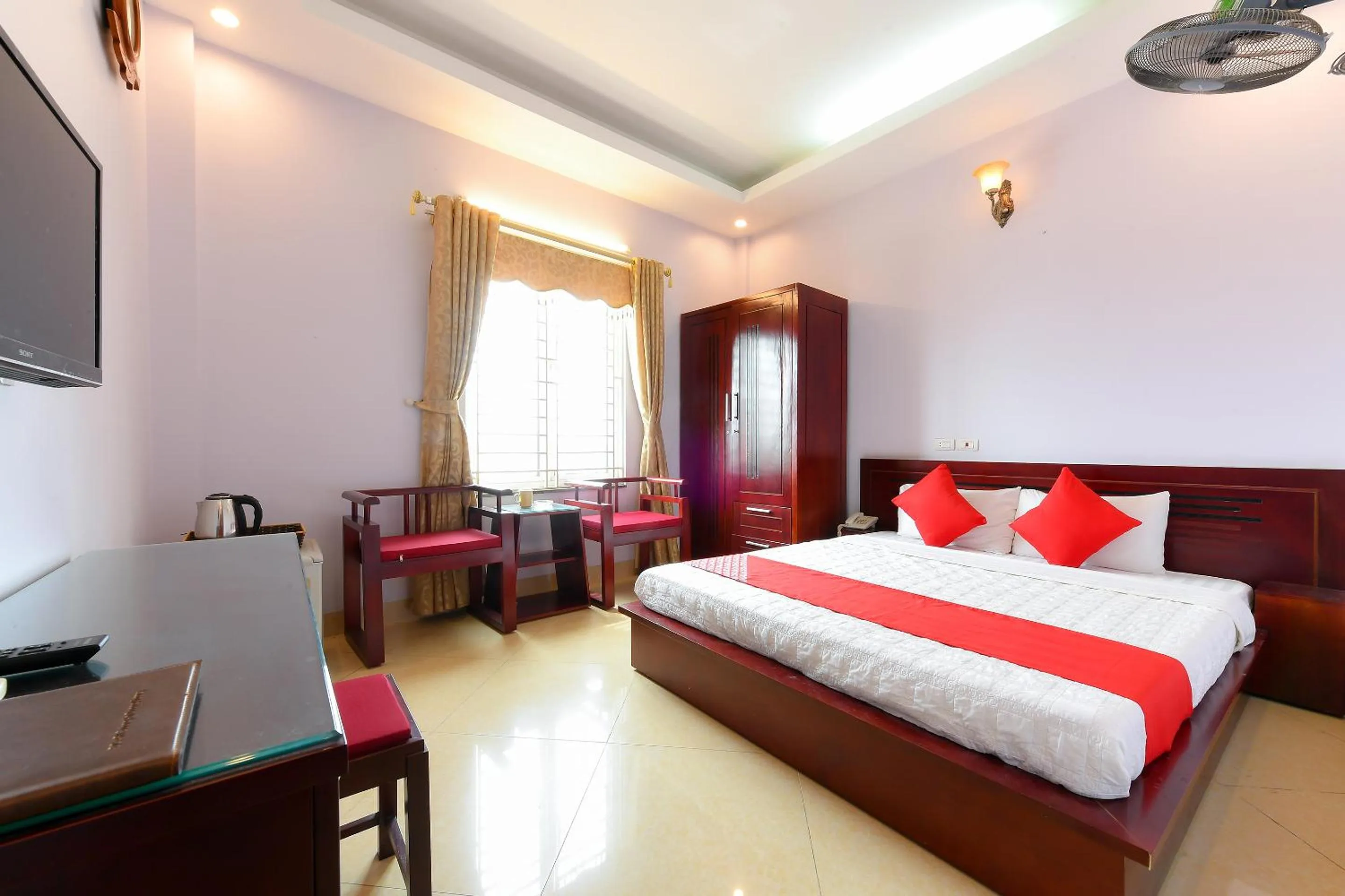 Bedroom, Bed in TITANIC HOTEL