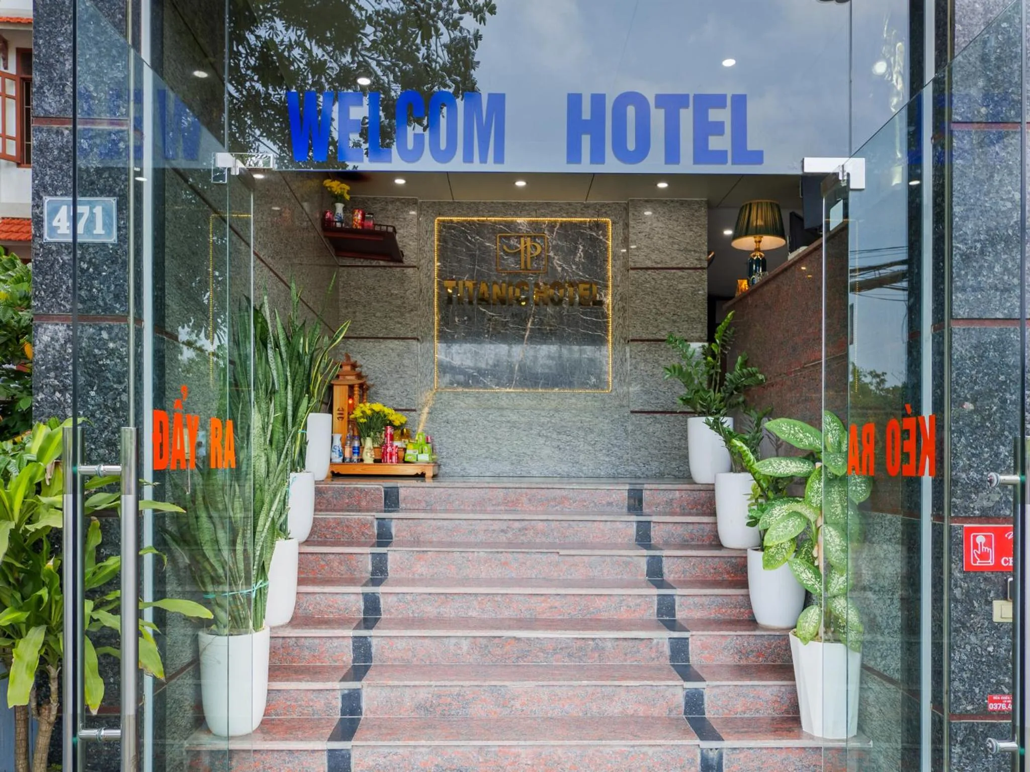 Logo/Certificate/Sign in TITANIC HOTEL