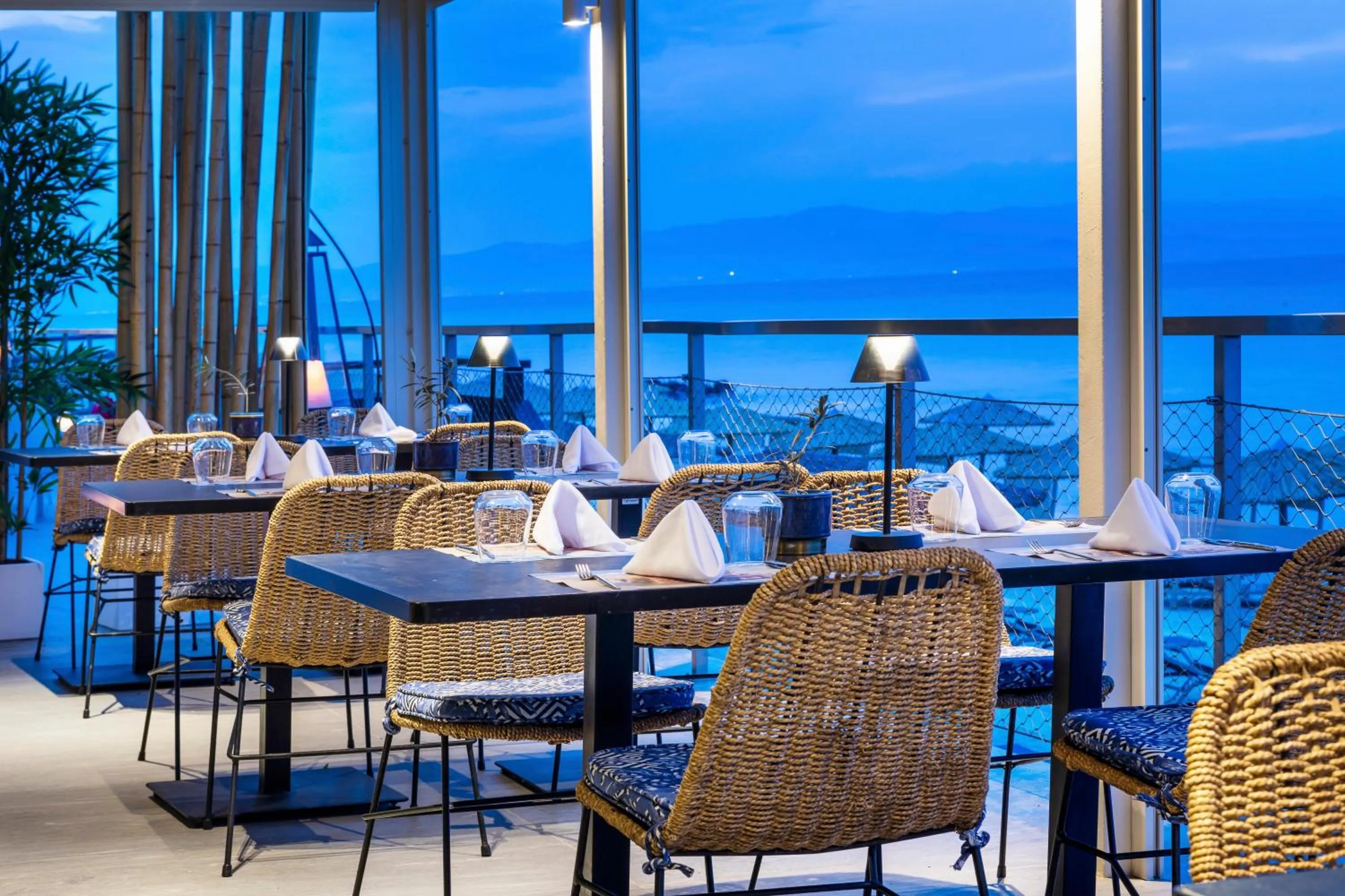 Restaurant/places to eat in Ammon Zeus Luxury Beach Hotel