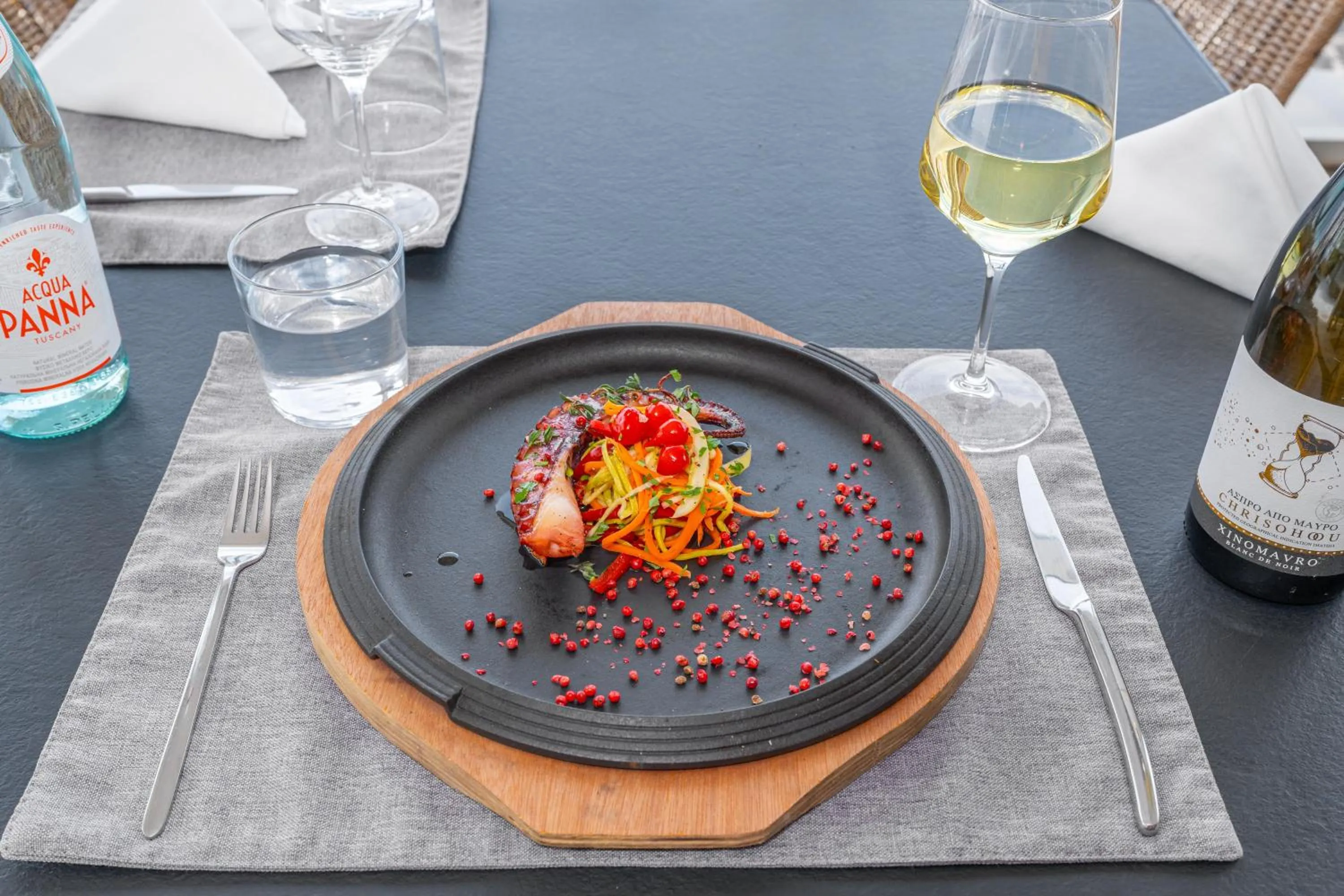 Restaurant/places to eat in Ammon Zeus Luxury Beach Hotel