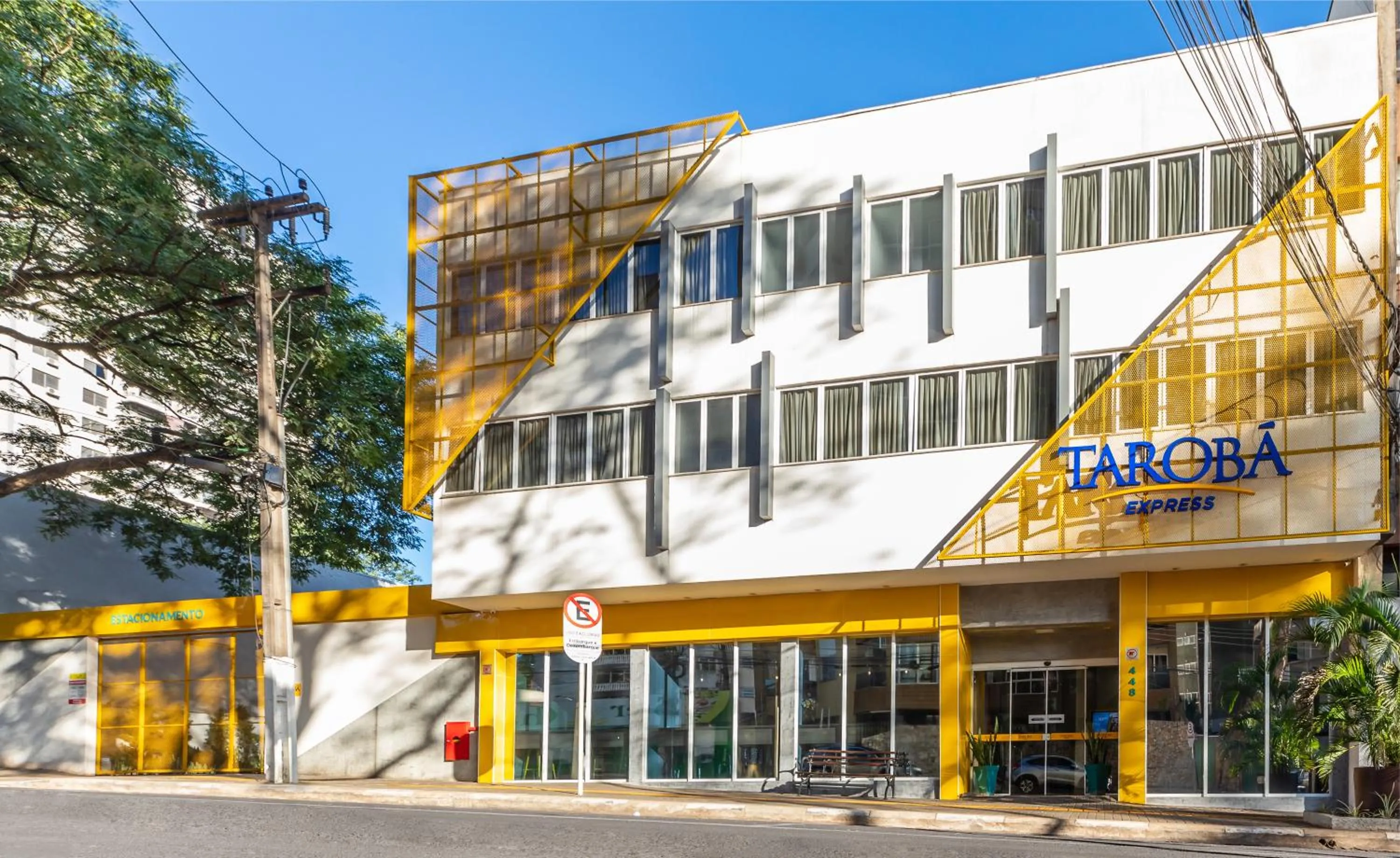 Property building in Tarobá Express