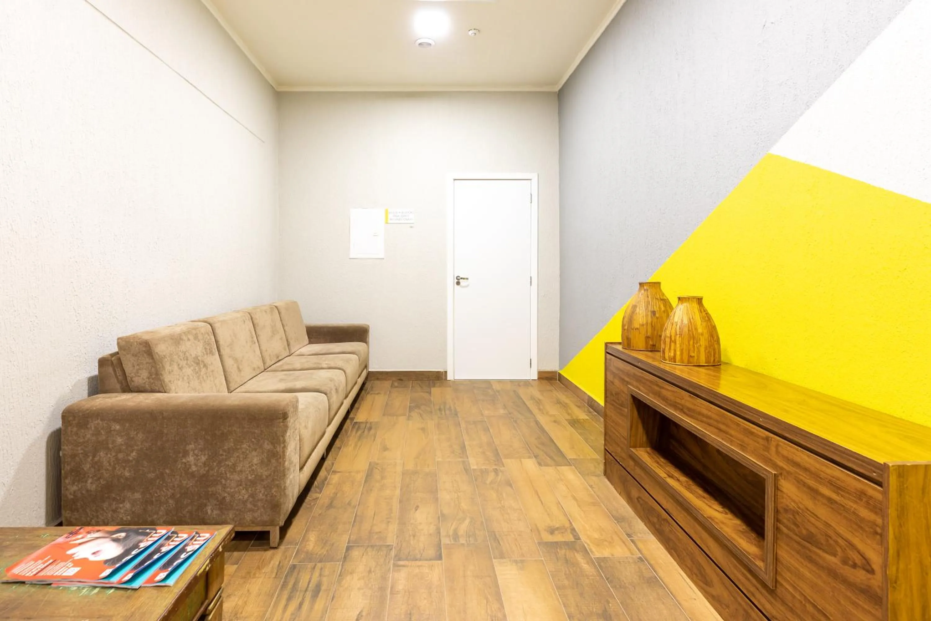 Seating area in Tarobá Express