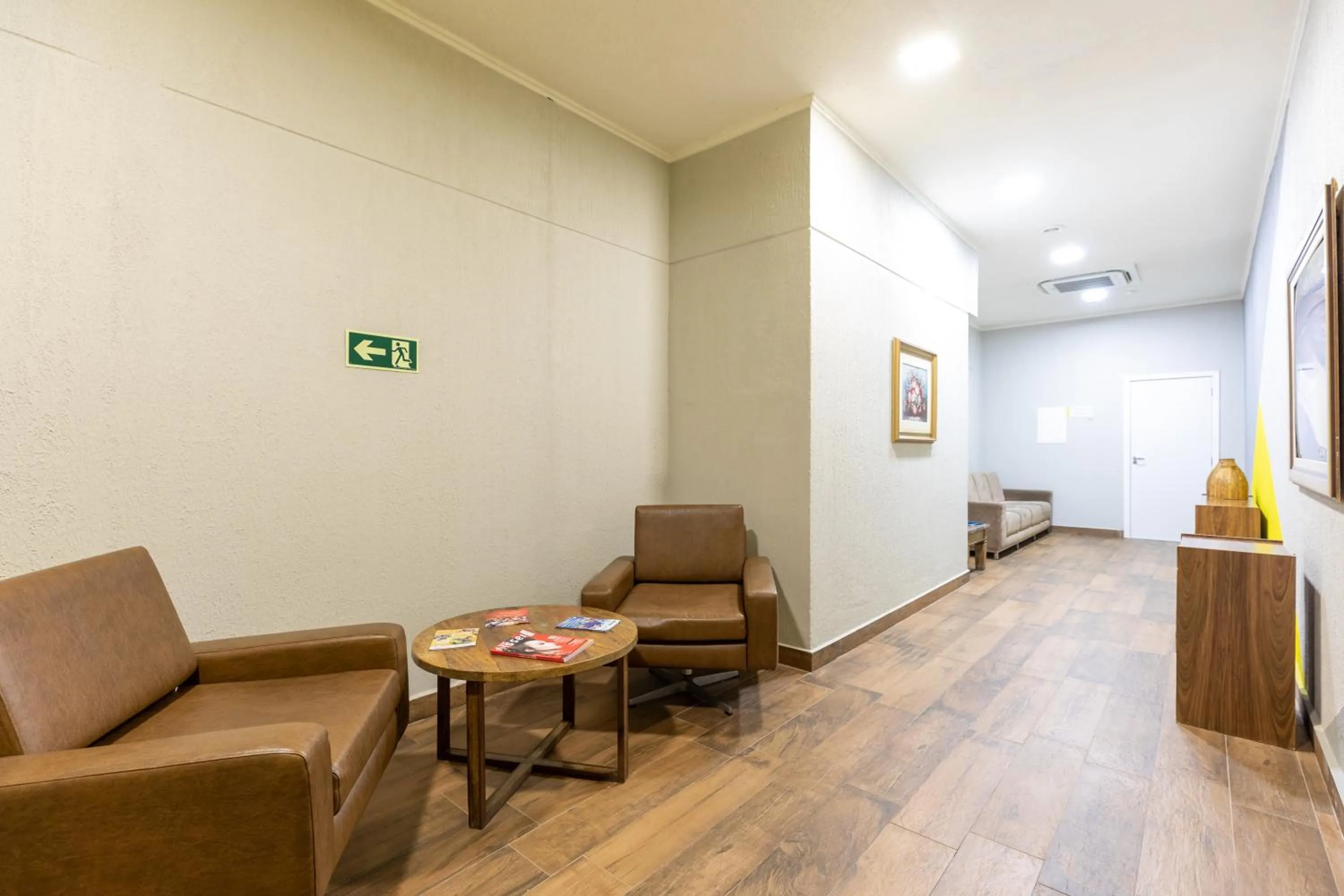 Seating area in Tarobá Express