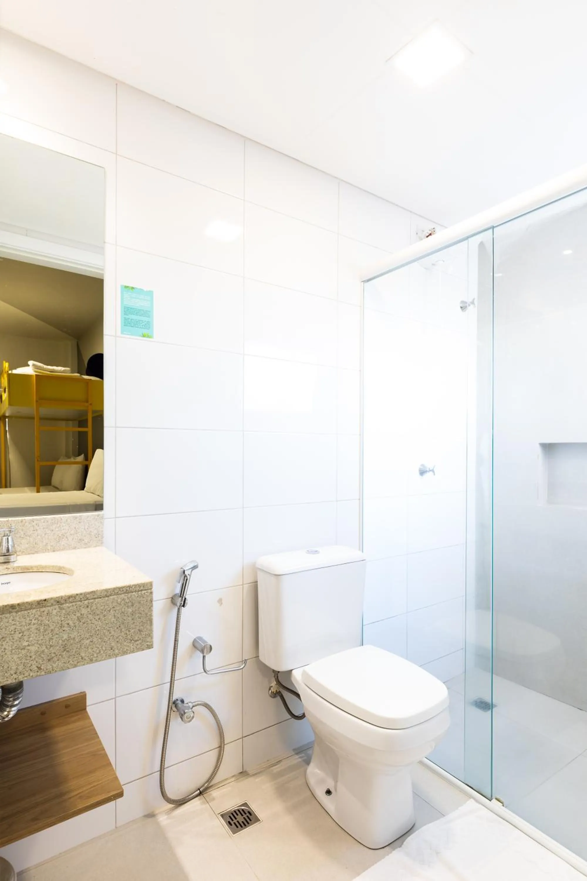 Shower in Tarobá Express