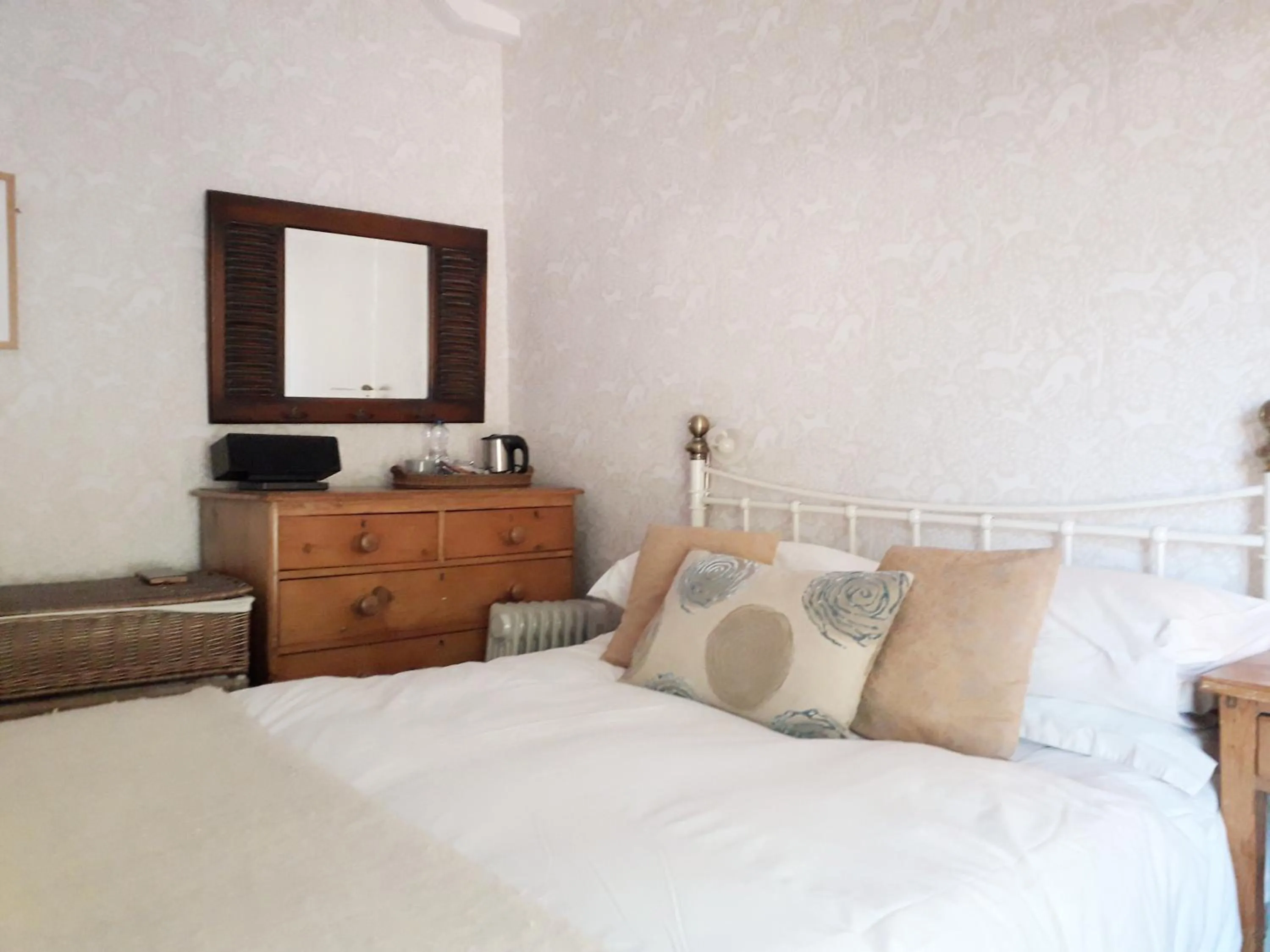 Bed in Tŷ Selah, Rugby Ave, Neath