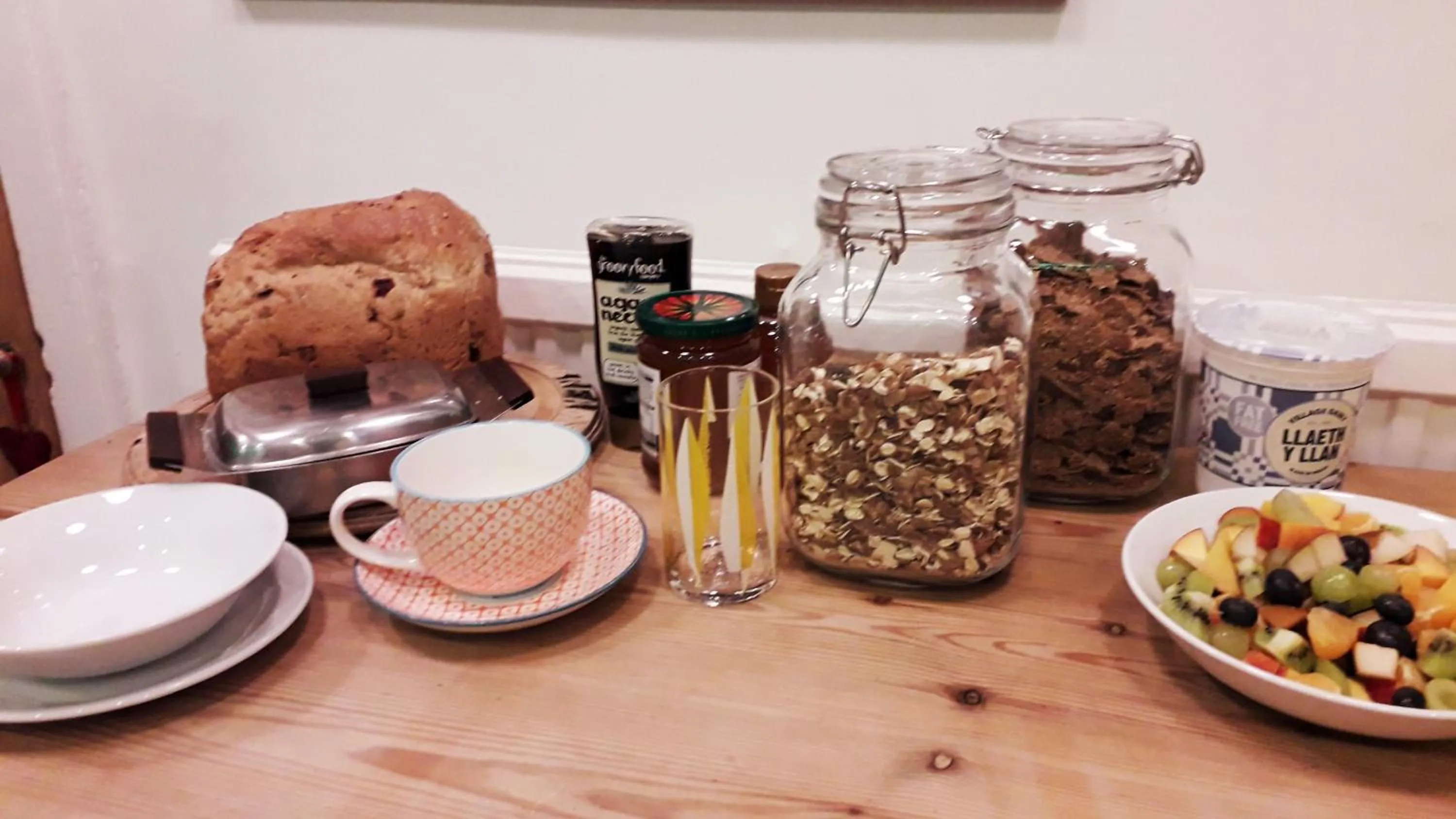 Breakfast in Tŷ Selah, Rugby Ave, Neath