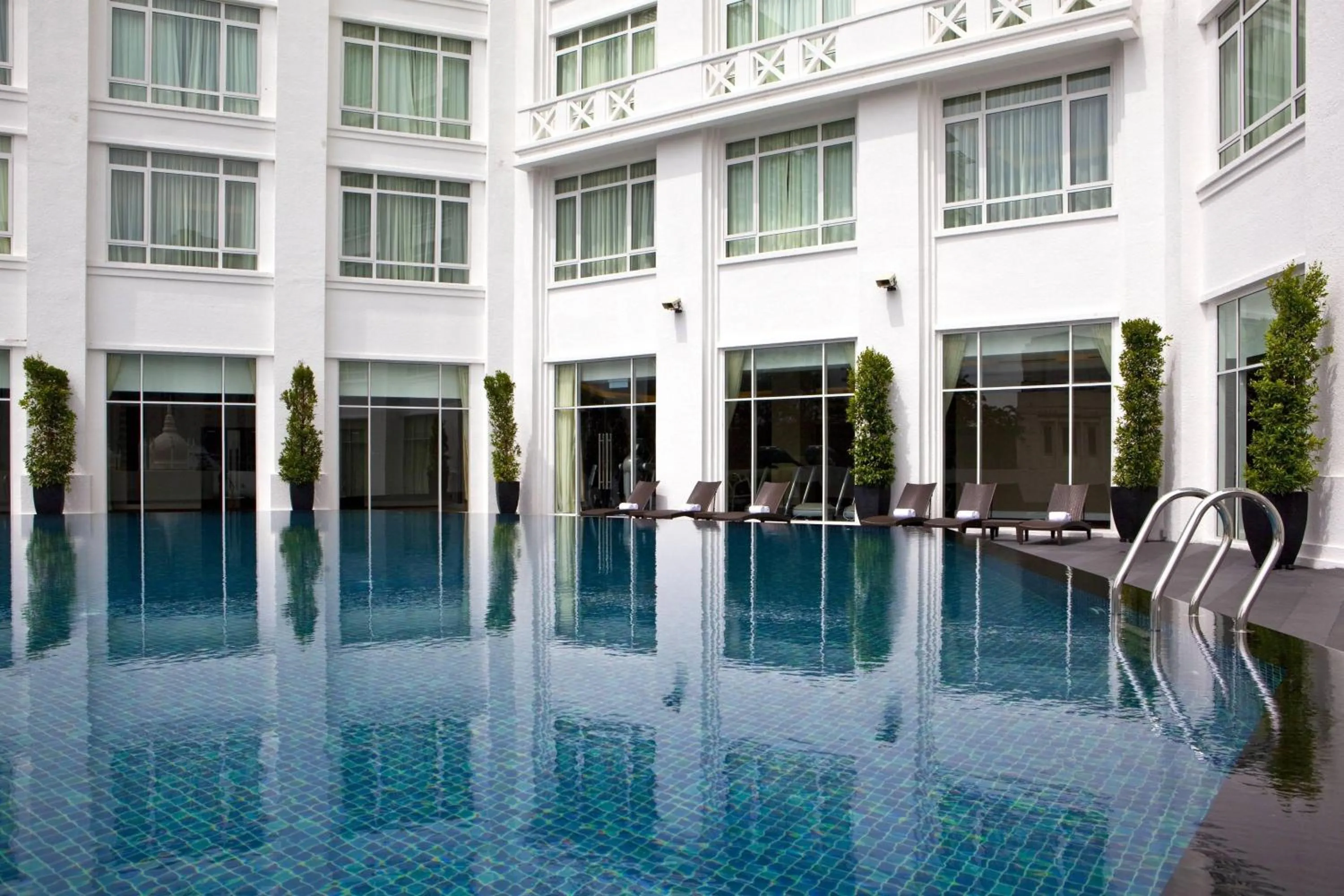 Swimming pool in The Majestic Hotel Kuala Lumpur, Autograph Collection