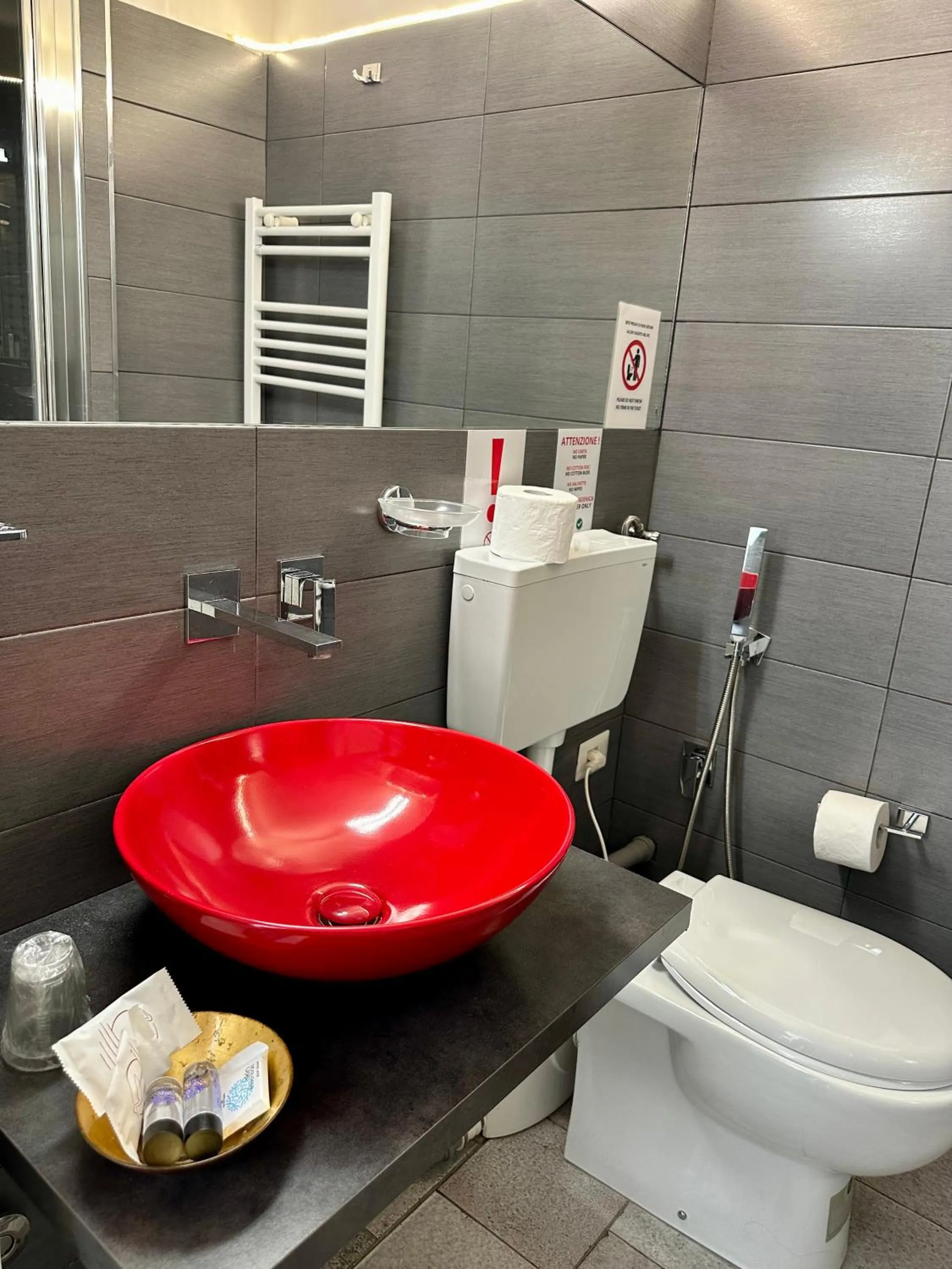 Bathroom in Martucci 83