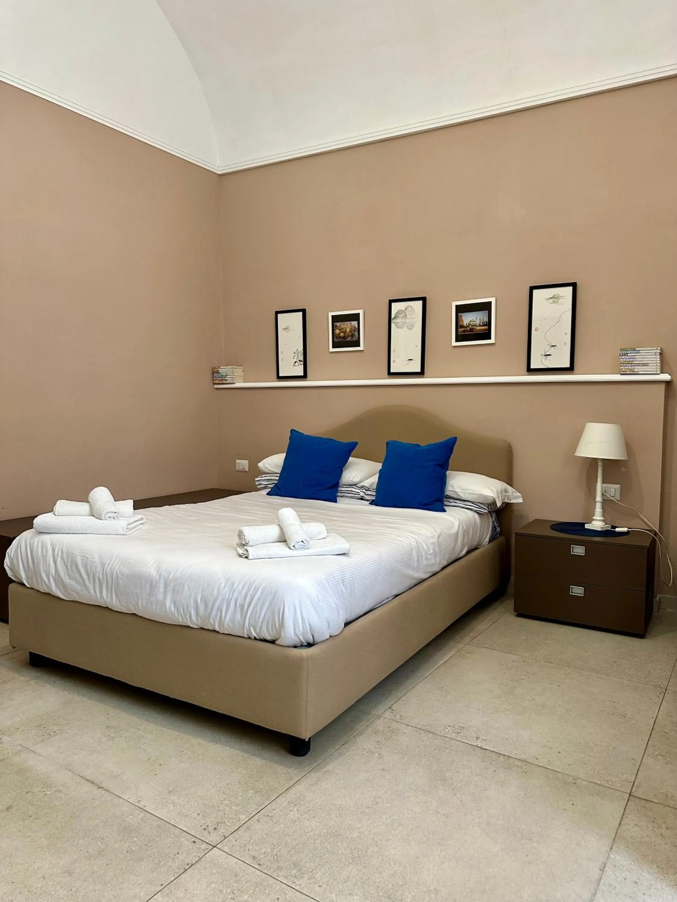 Bedroom, Bed in Martucci 83