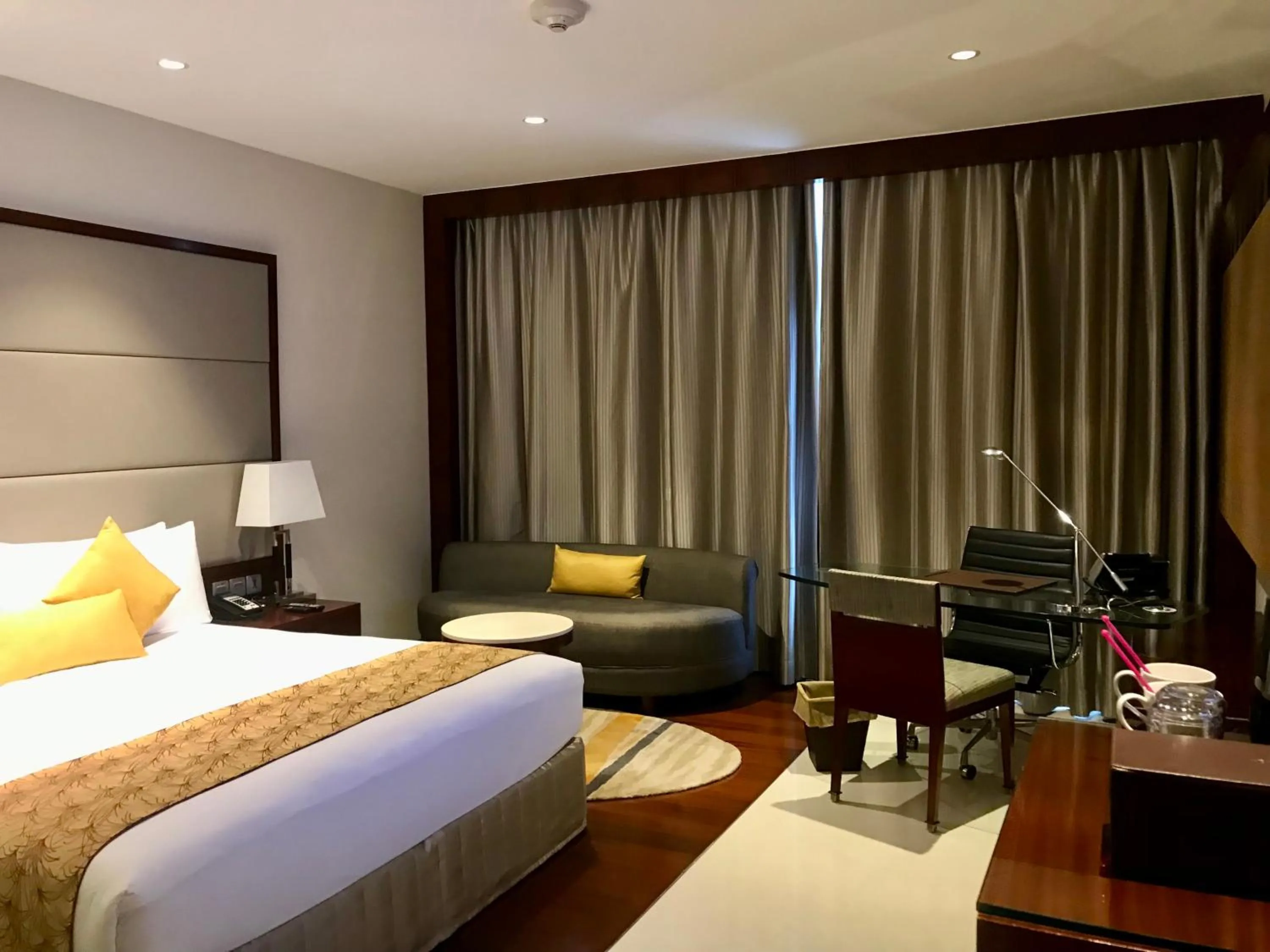 Photo of the whole room, Bed in Crowne Plaza Kochi by IHG