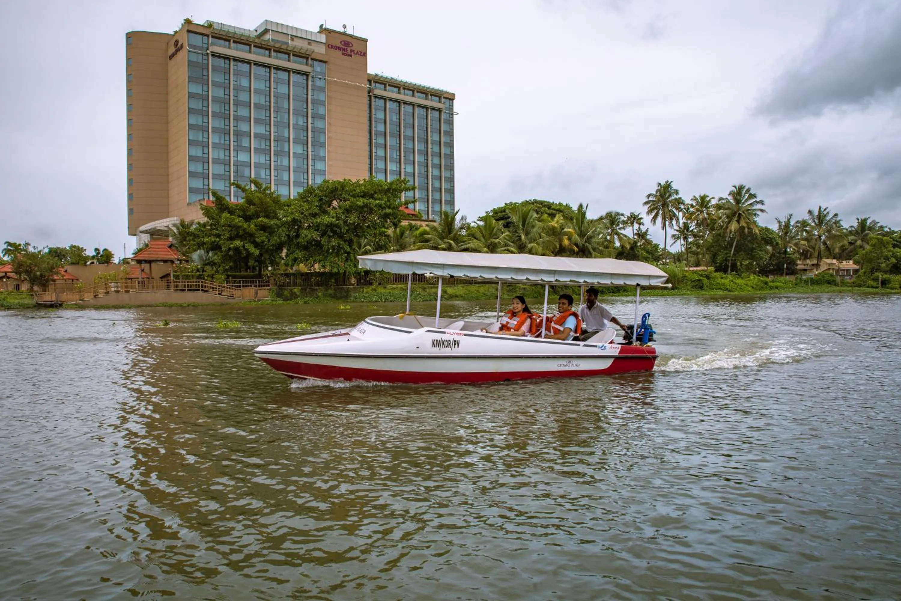Area and facilities in Crowne Plaza Kochi by IHG
