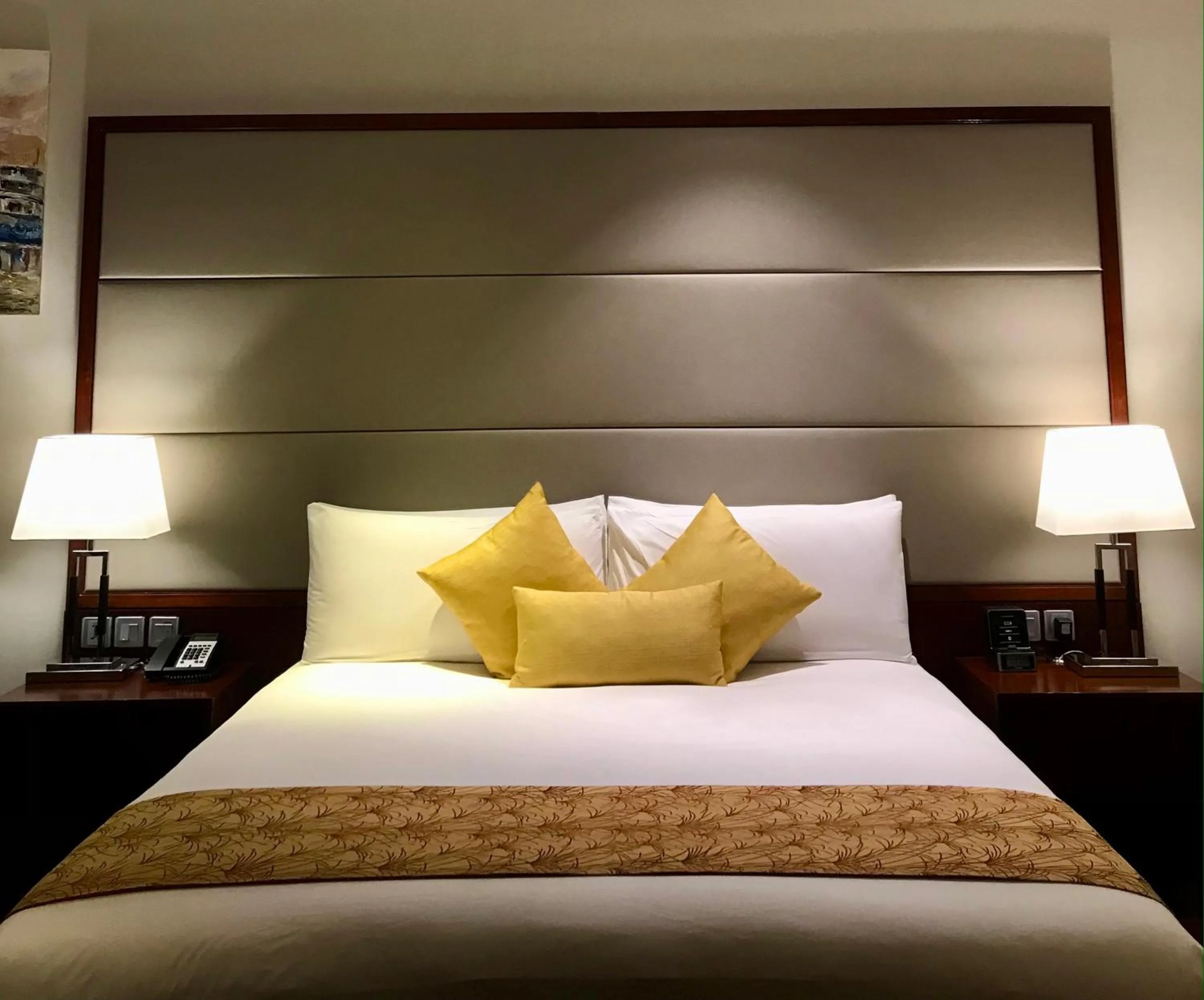 Bed in Crowne Plaza Kochi by IHG