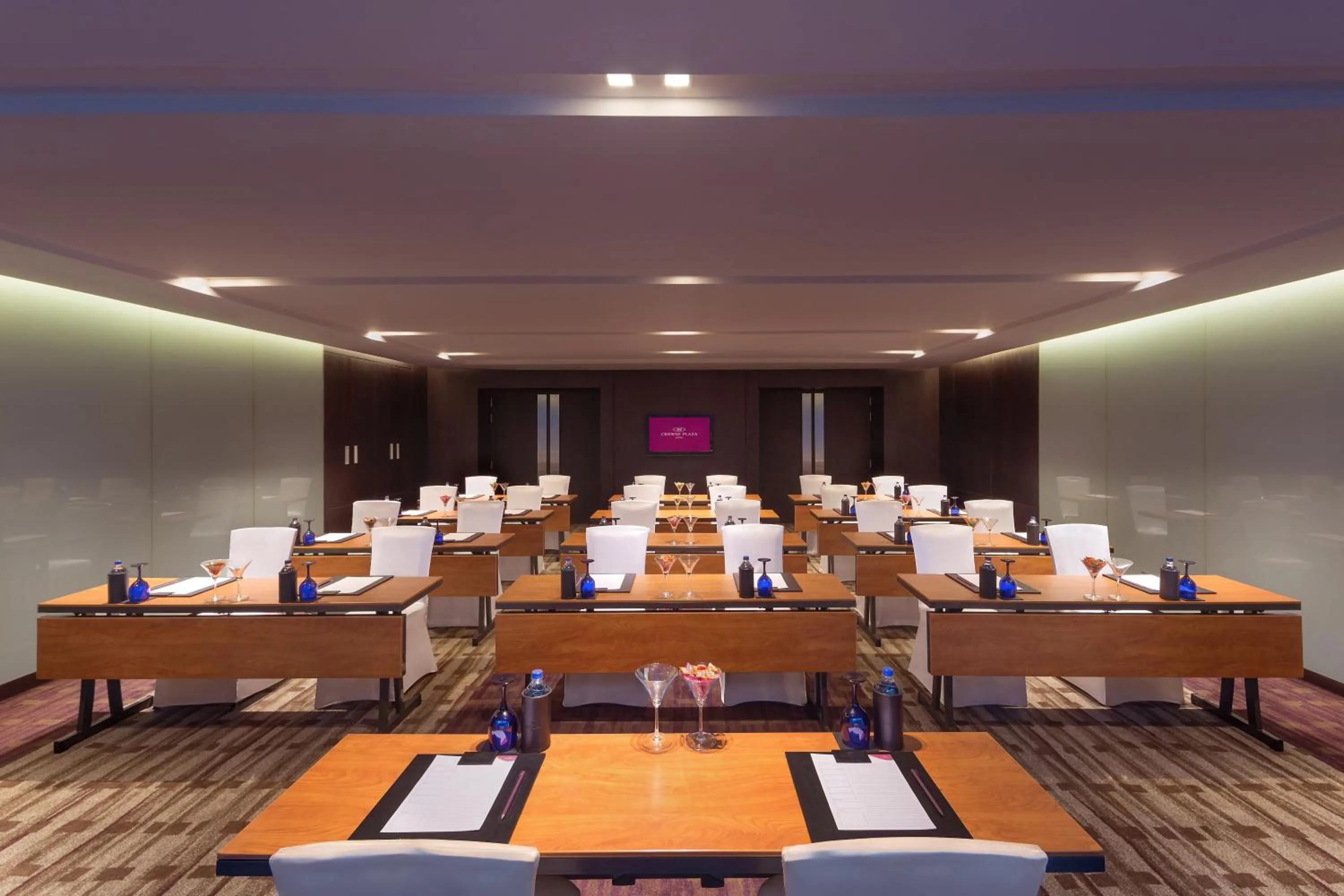 Meeting/conference room in Crowne Plaza Kochi by IHG