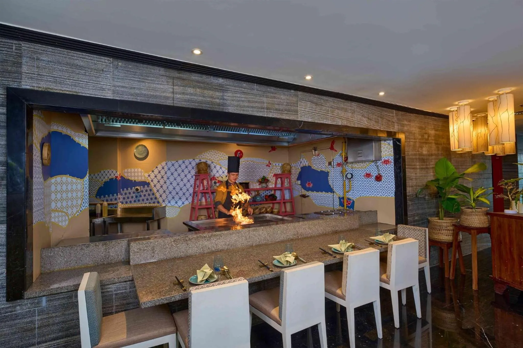 Restaurant/places to eat in Crowne Plaza Kochi by IHG