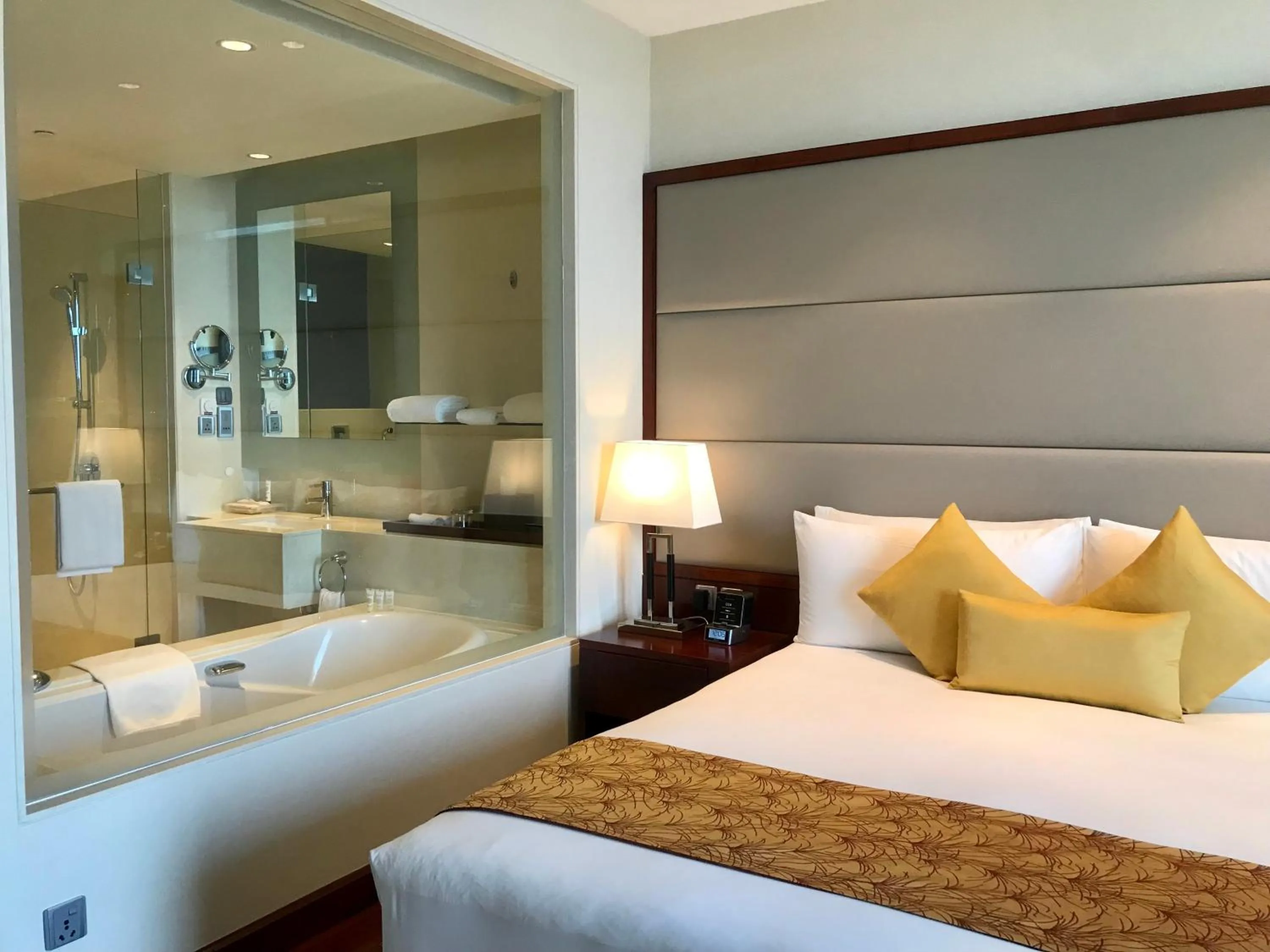 Bed in Crowne Plaza Kochi by IHG