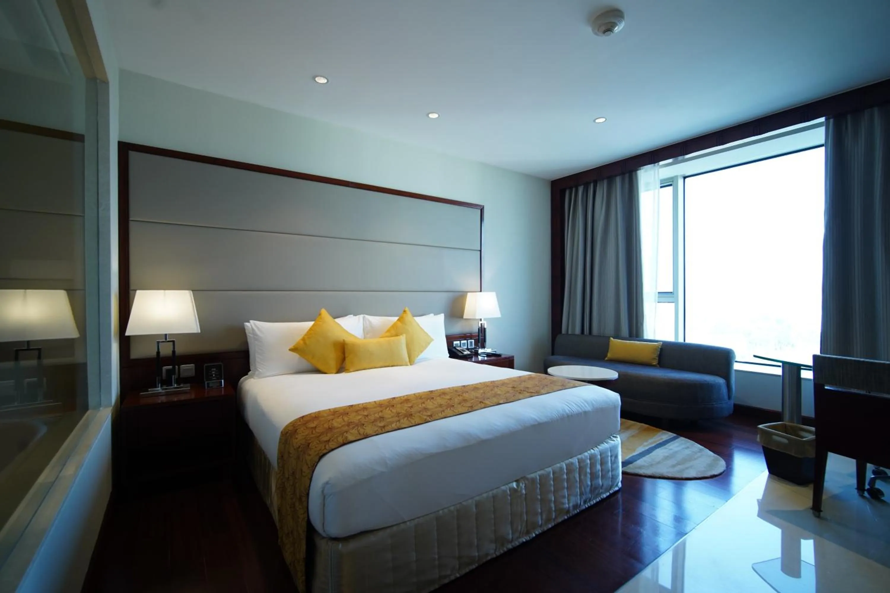 Bedroom, Bed in Crowne Plaza Kochi by IHG