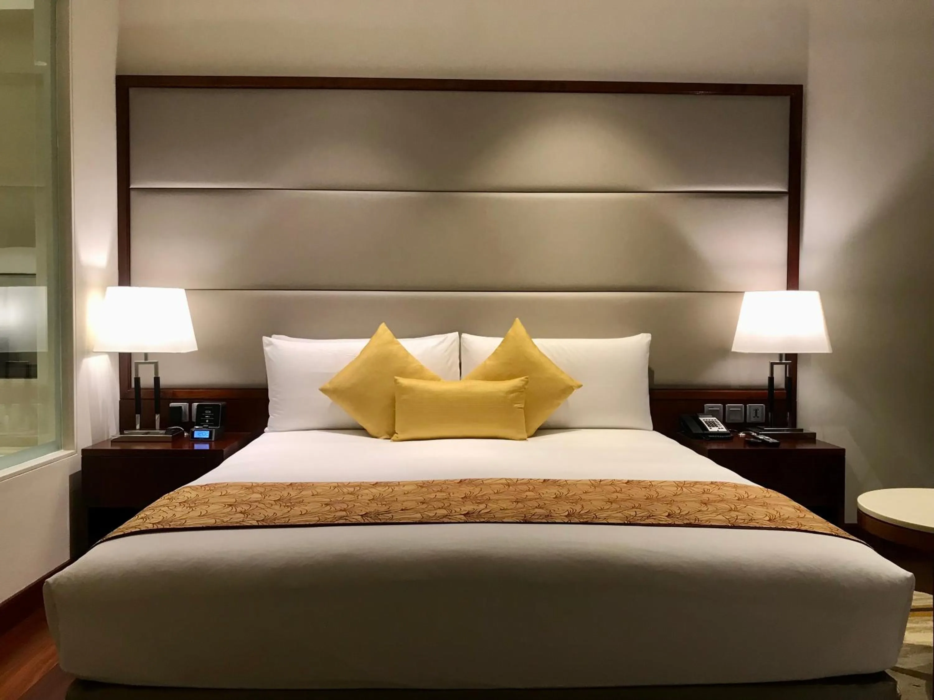 Bed in Crowne Plaza Kochi by IHG