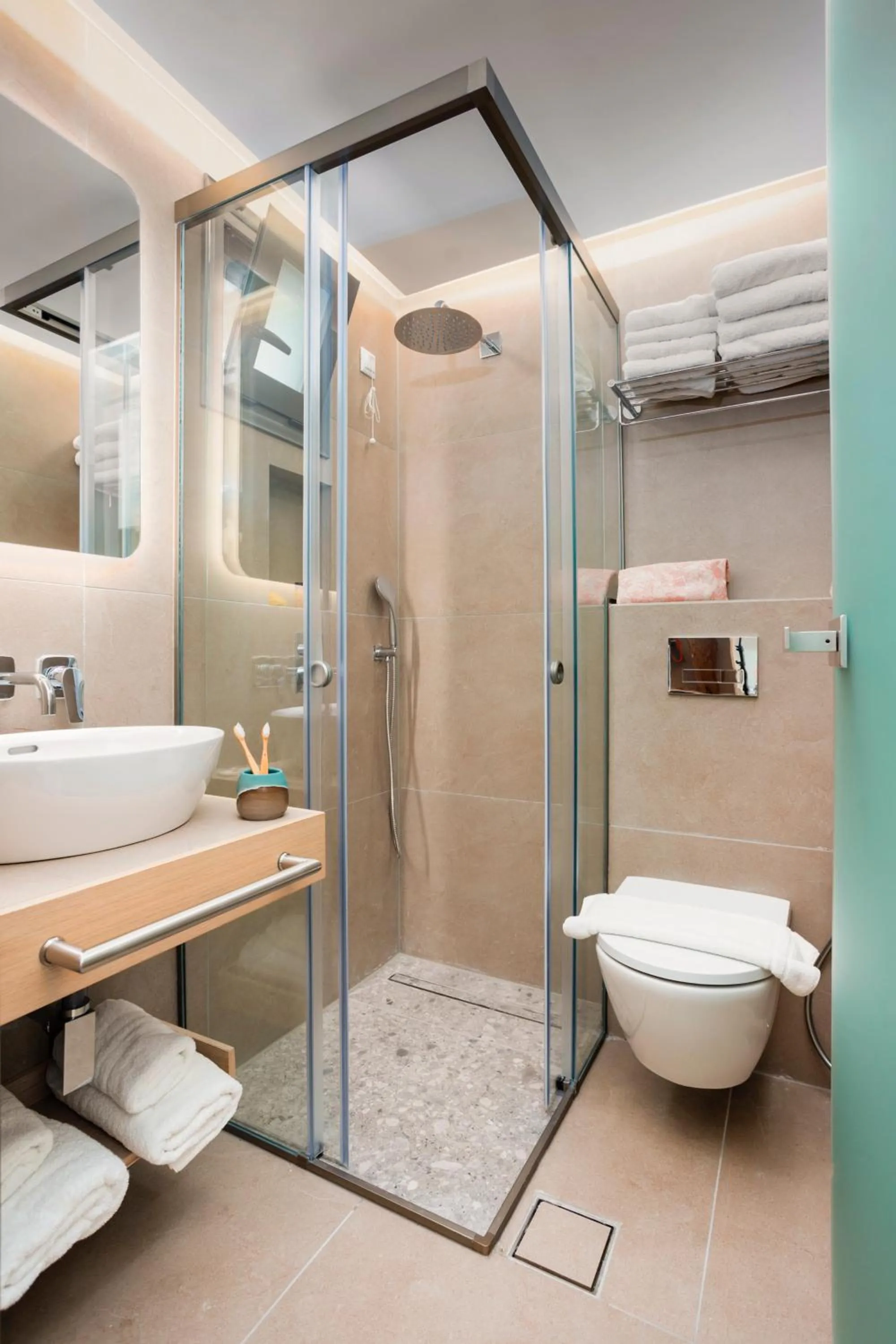 Shower in Akti Retzika